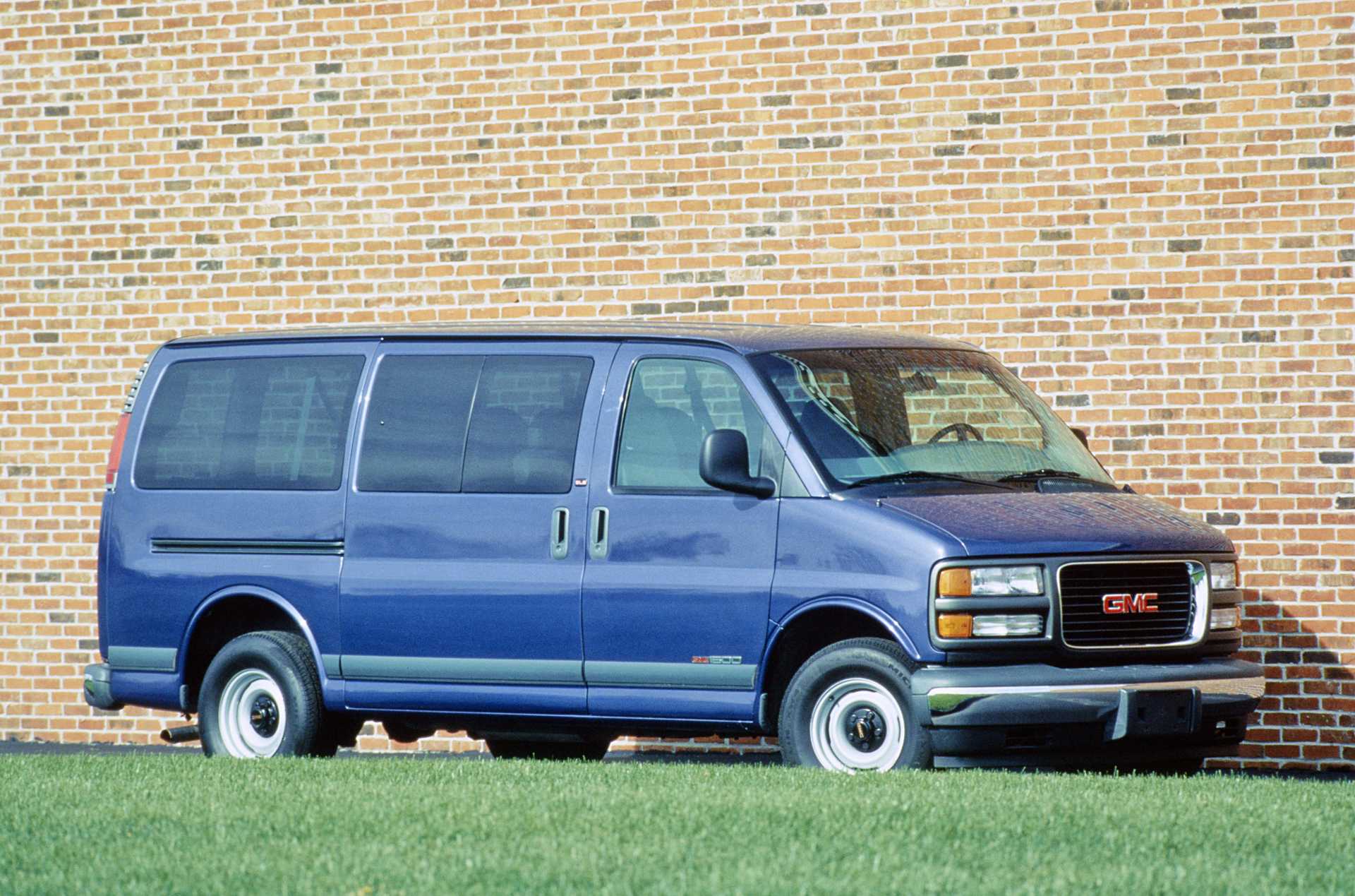 GMC Savana G1500 Passenger Van 5.7 V8 Hydra-Matic, 248hp, 2002