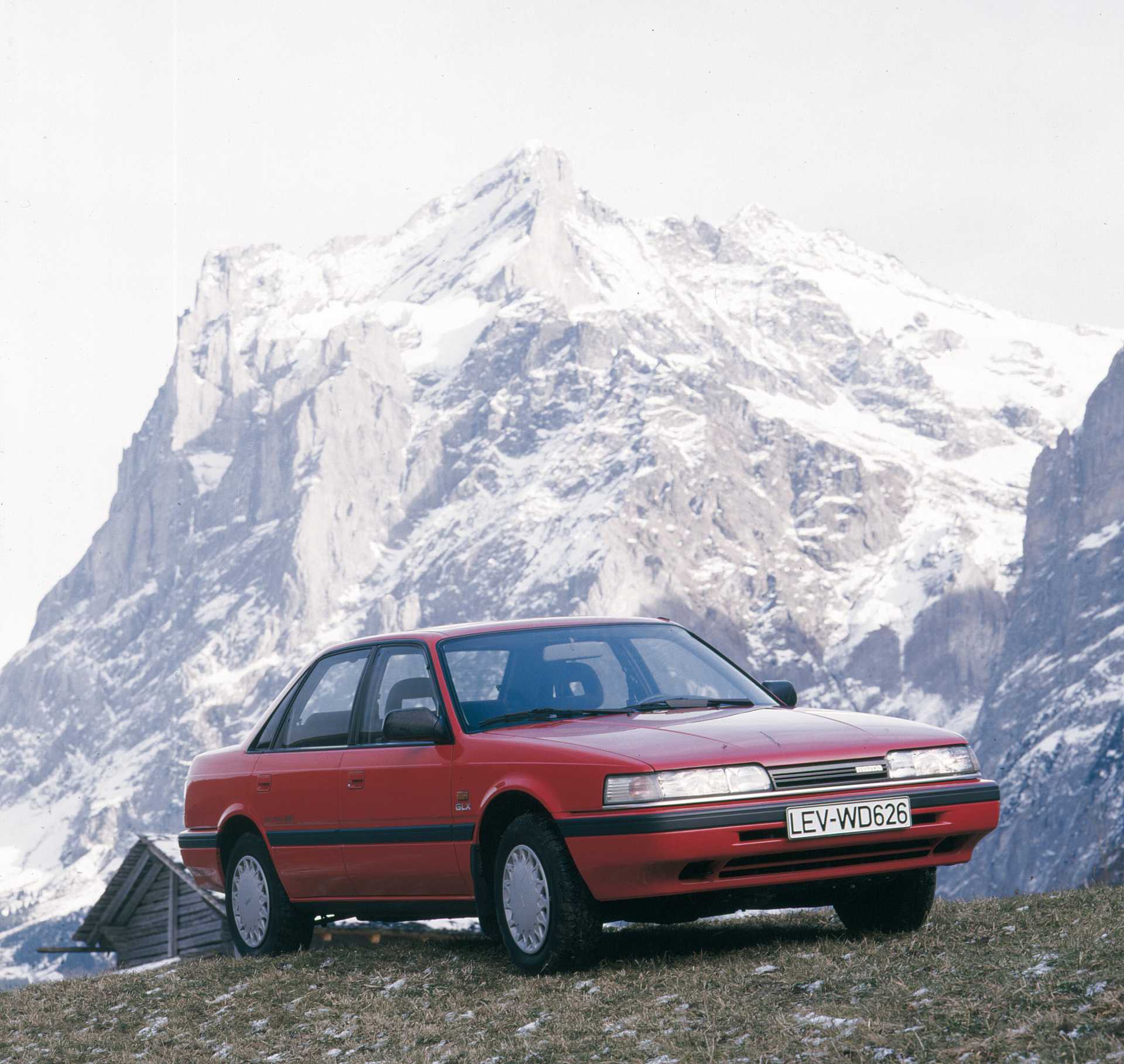 Mazda 626 Sedan 2.2 4WD Manual, 116hp, 1990
