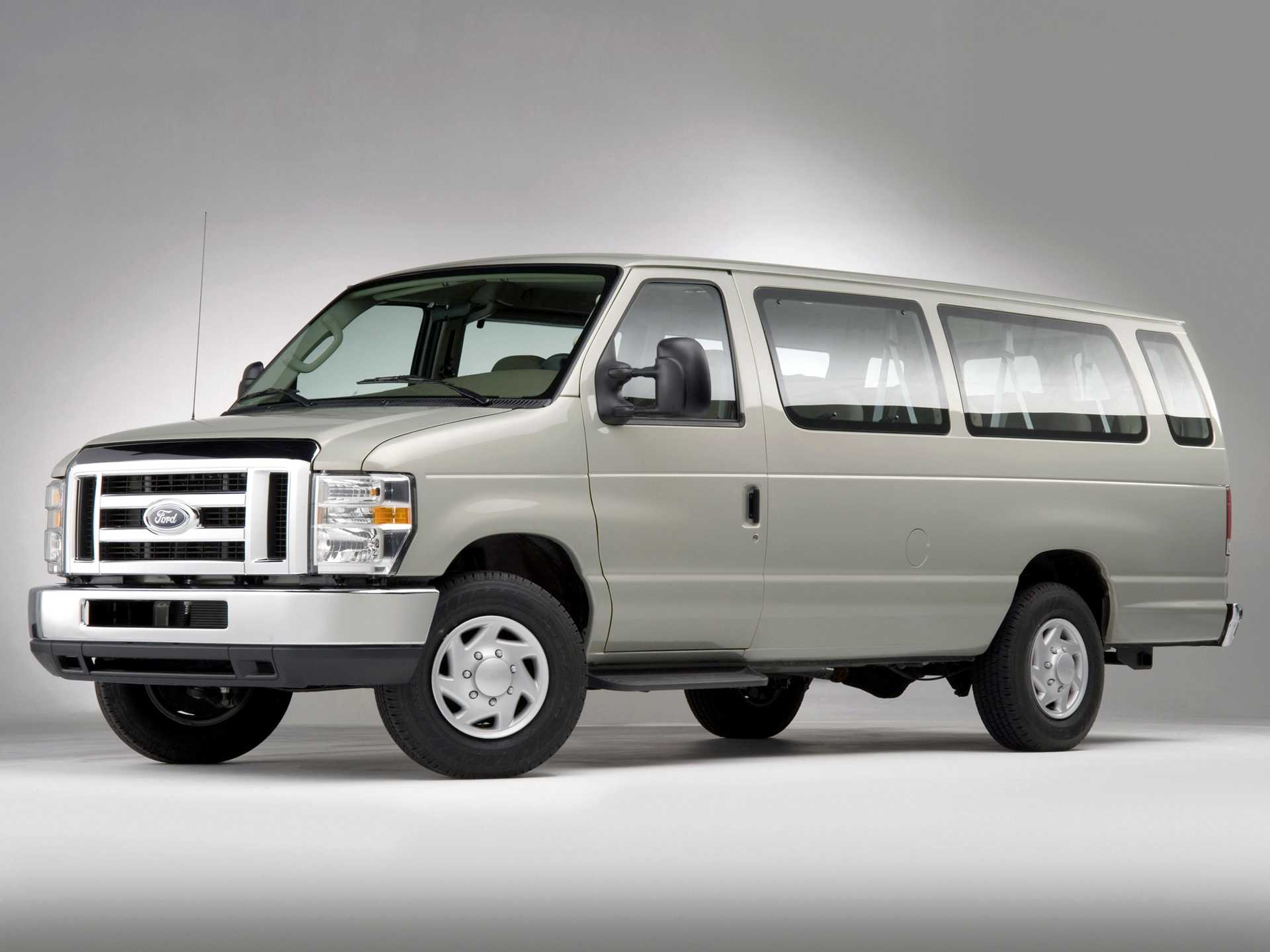 Ford E-350 Super Duty Wagon 5.4 V8 SEFI Automatic, 258hp, 2008