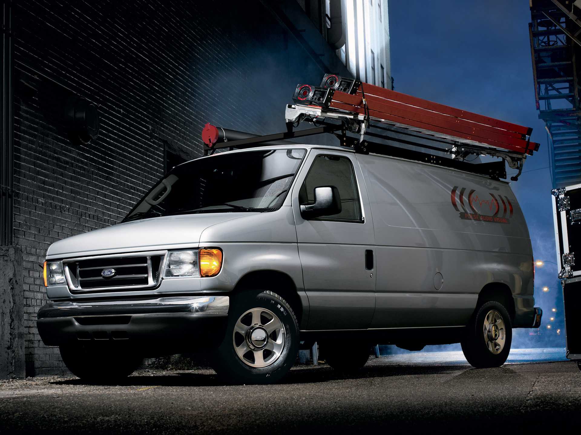 Ford E-150 Cargo Van 5.4 V8 SEFI Automatic, 258hp, 2007