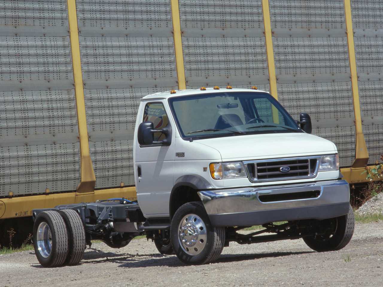 Ford E-550 Super Duty Cutaway 5.4 V8 SEFI Automatic, 258hp, 2003