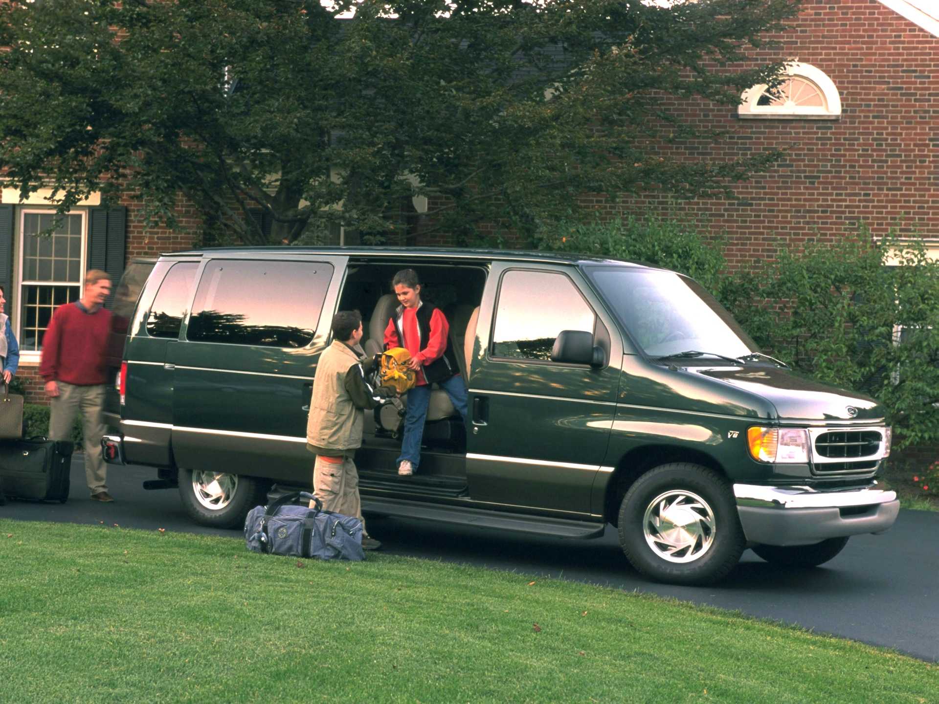 Ford E-150 Wagon 4.6 V8 SEFI Automatic, 228hp, 2002