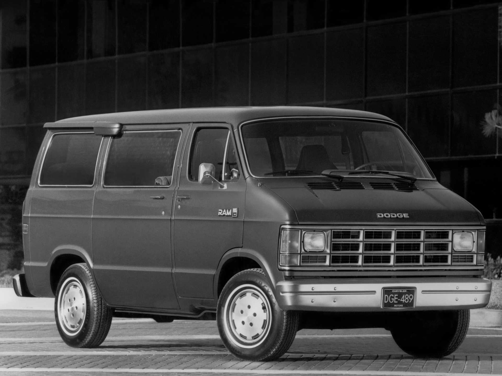 Dodge Ram B150 Wagon 1991