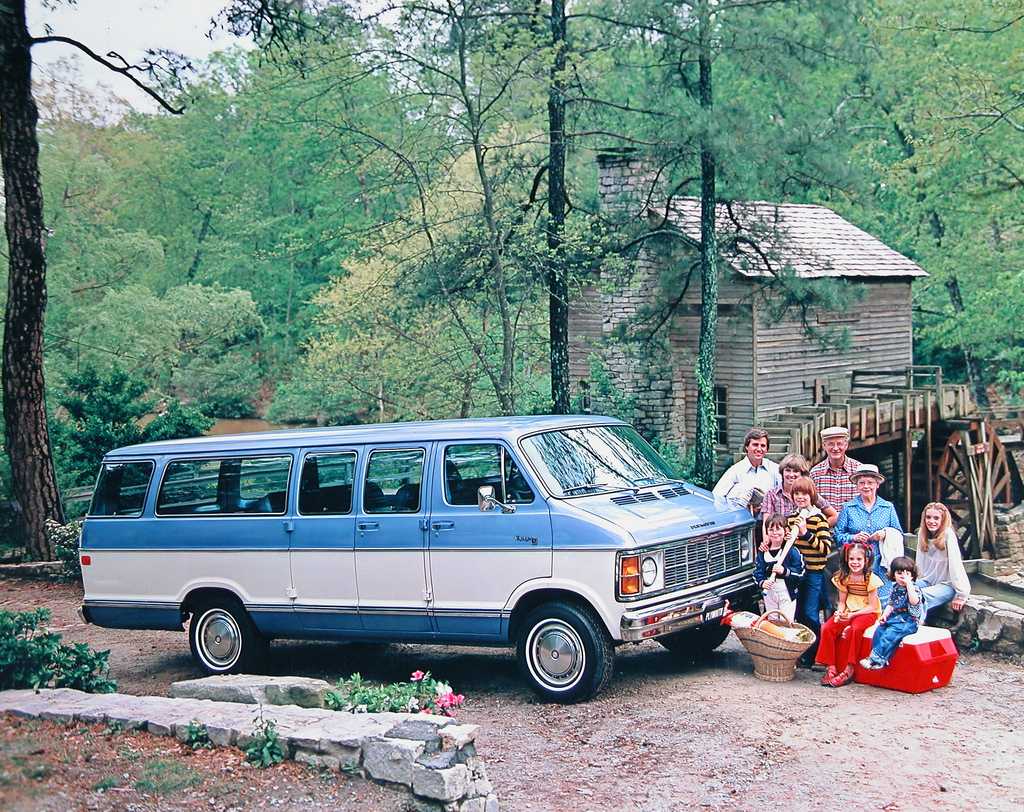 Plymouth PB300 Voyager 5.9 V8 LoadFlite, 172hp, 1980