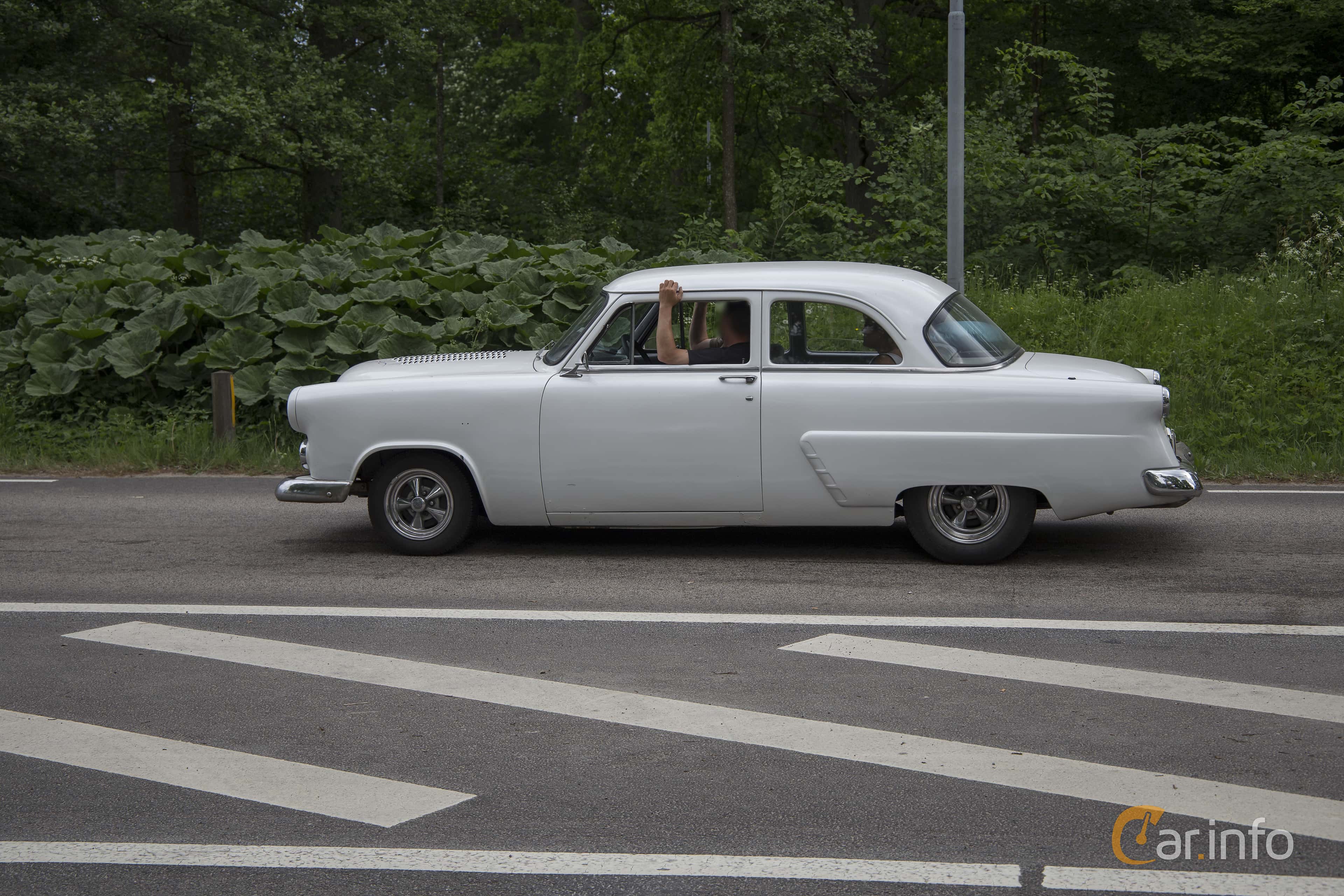 Ford Mainline Tudor Sedan 3.9 V8 Automatic, 112hp, 1952