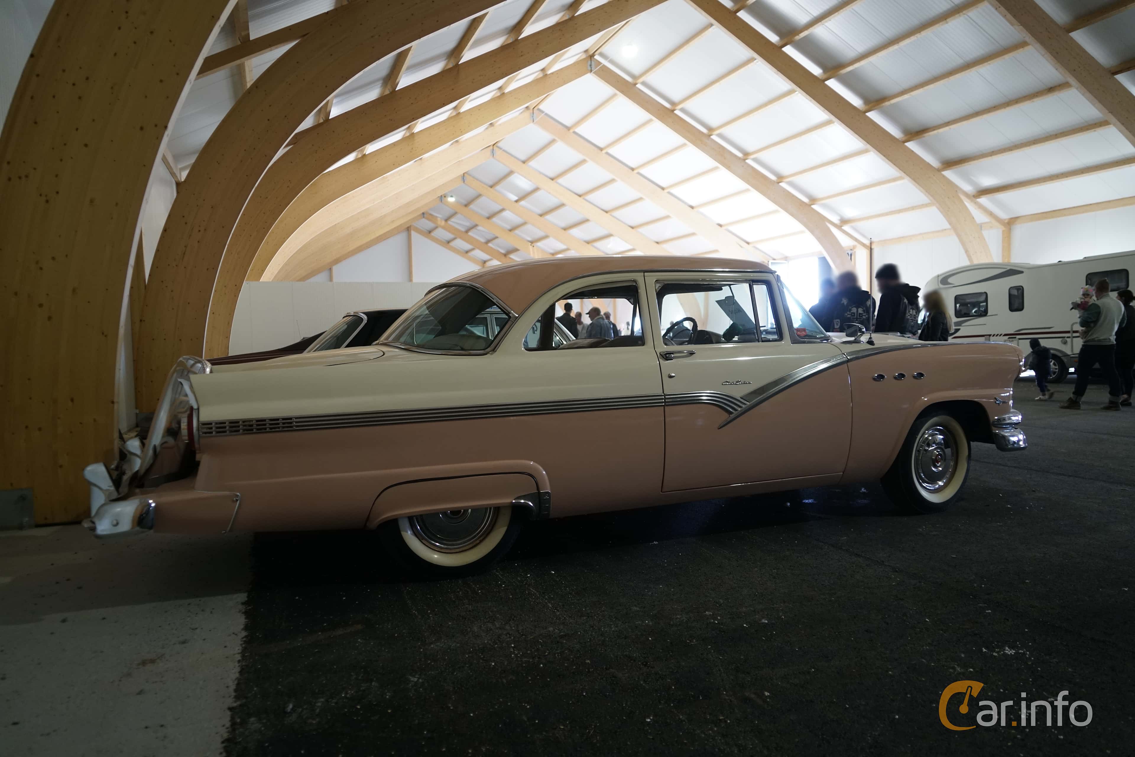 Ford Fairlane Club Sedan 4.8 V8 Manual, 203hp, 1956