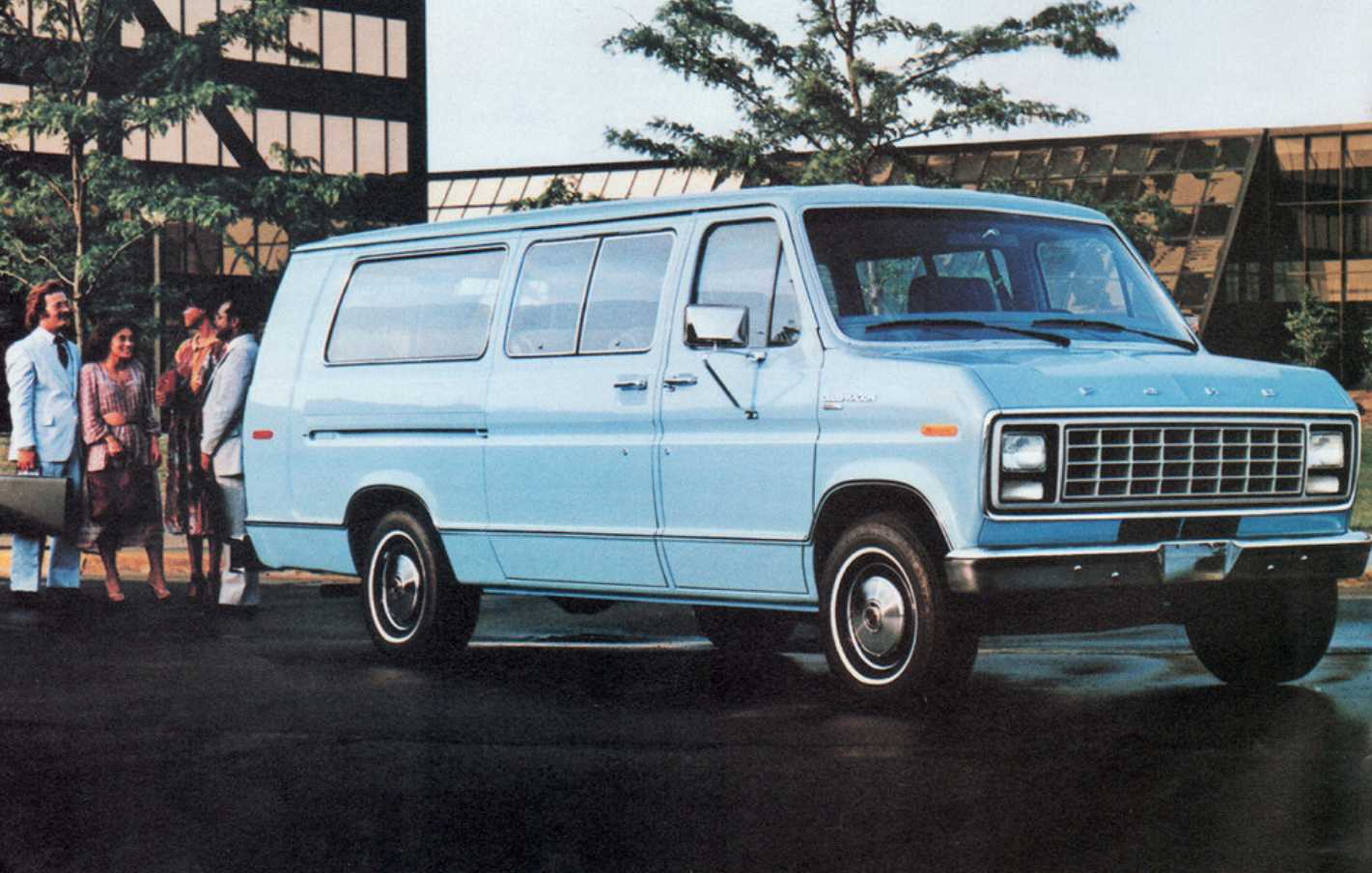 Ford Club Wagon E-350 6.6 V8 SelectShift, 155hp, 1982