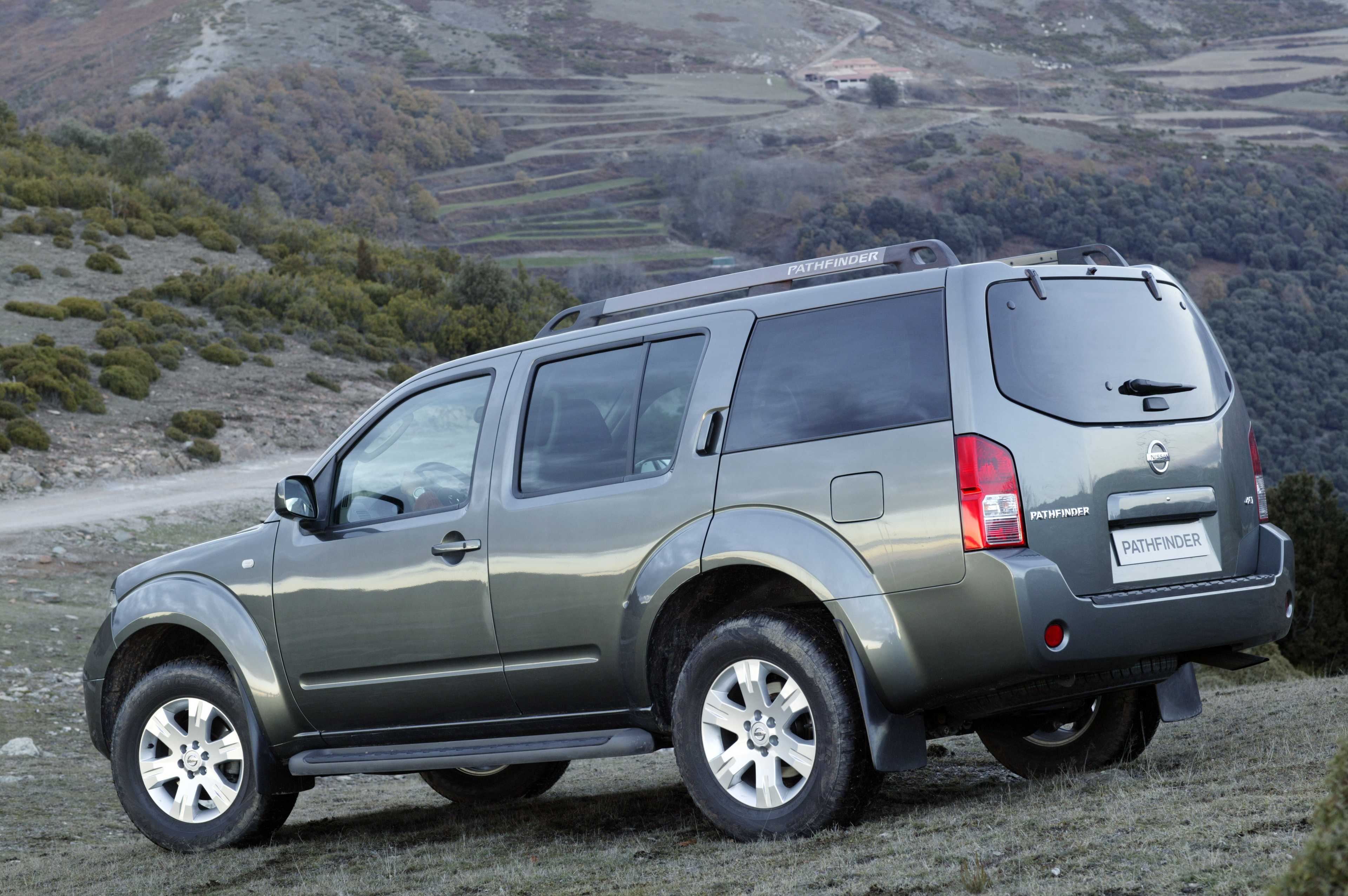 Nissan Pathfinder 2.5 4WD Manual, 6-speed