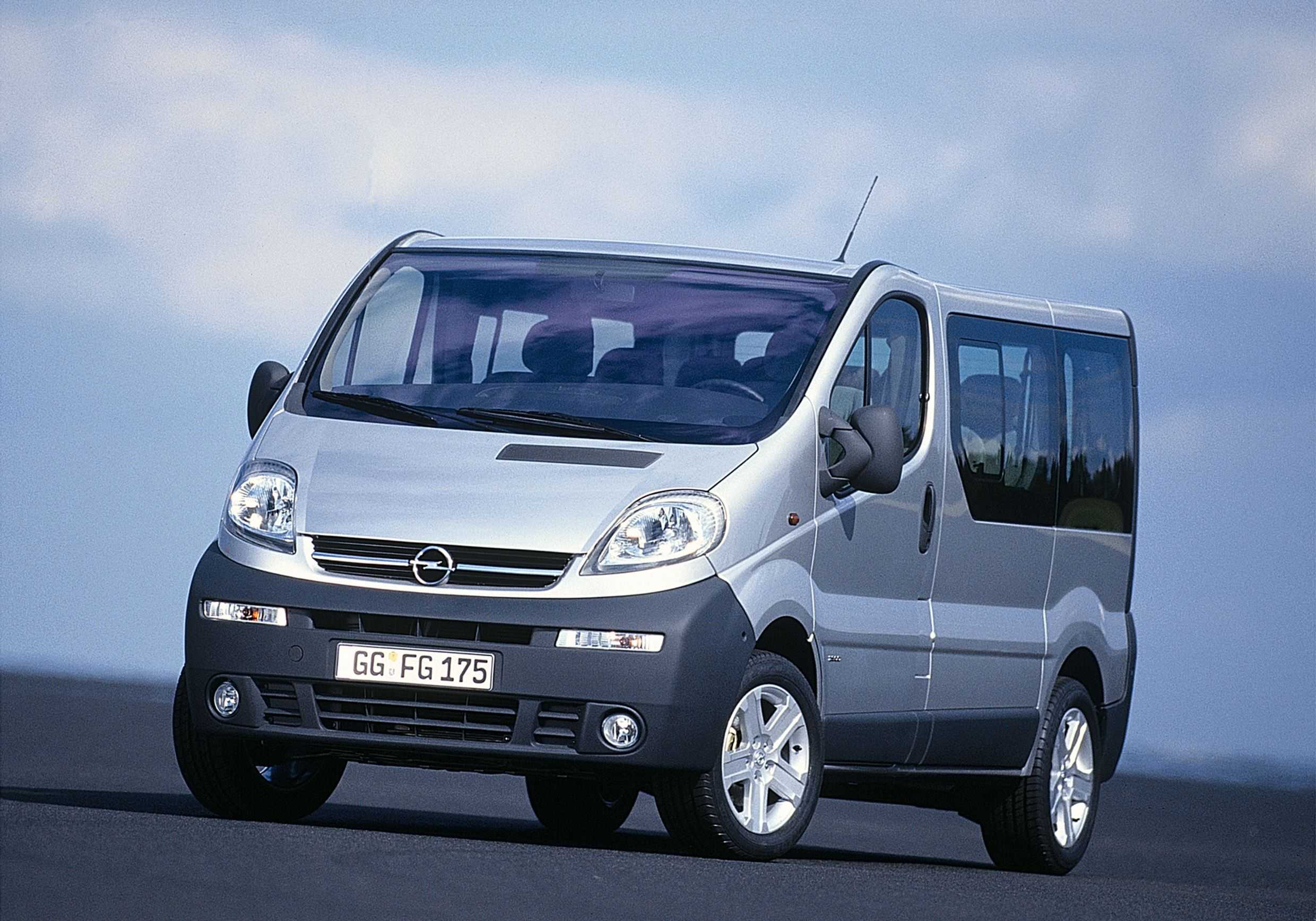 Opel Vivaro Combi 1.9 DI Manual, 82hp, 2006