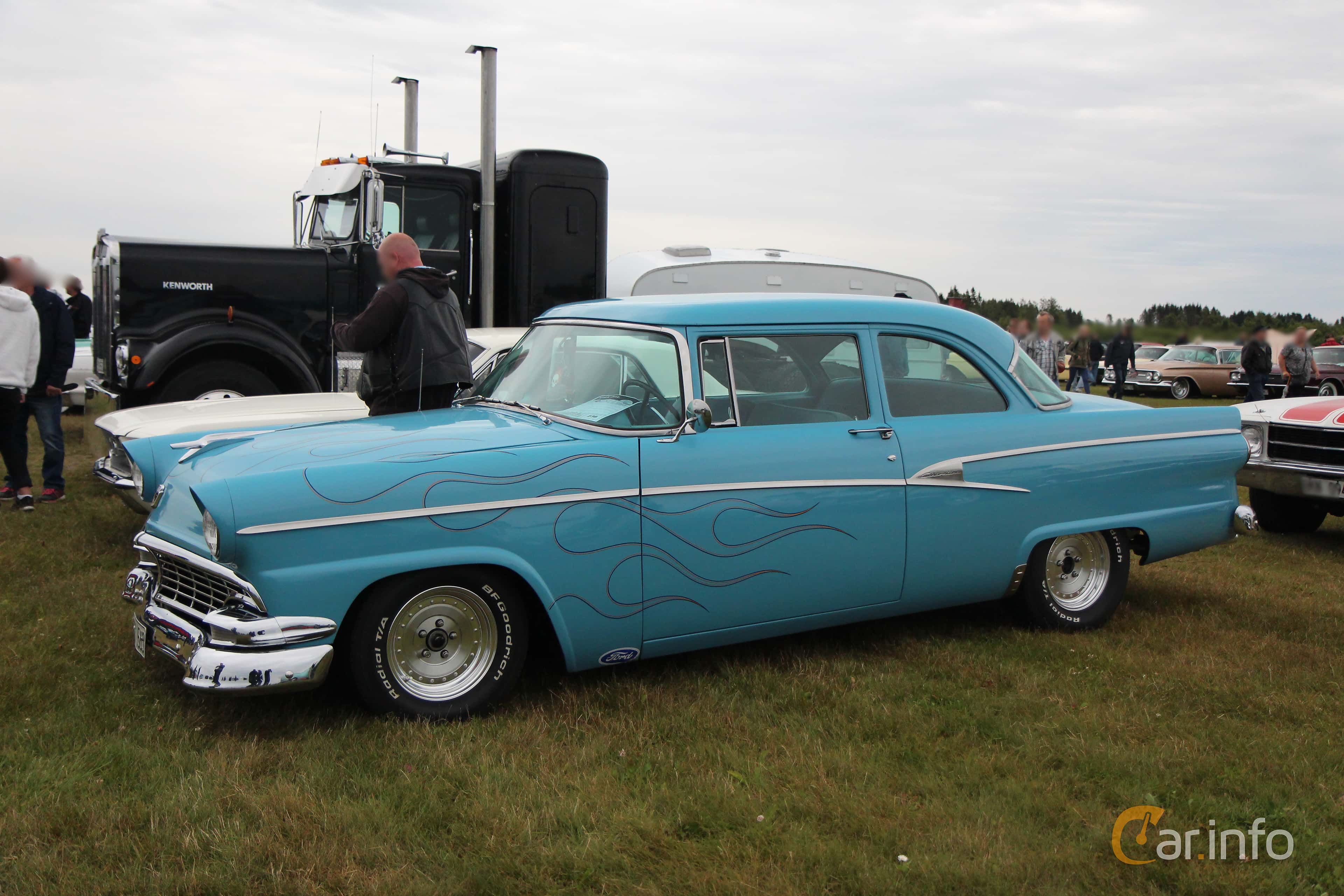 Ford Customline Tudor Sedan 4.5 V8 Automatic, 178hp, 1956