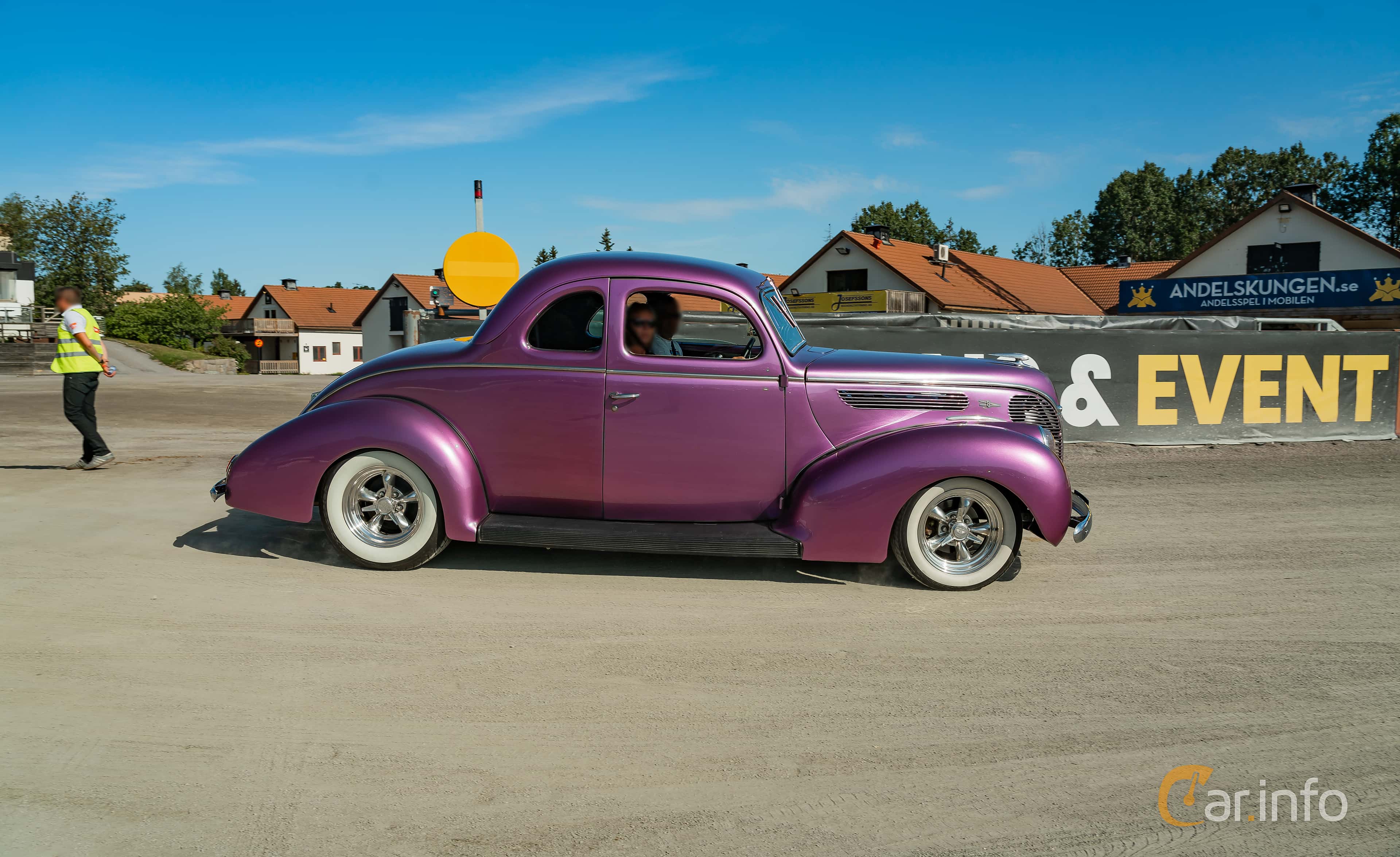Ford Deluxe 3.6 V8 81A