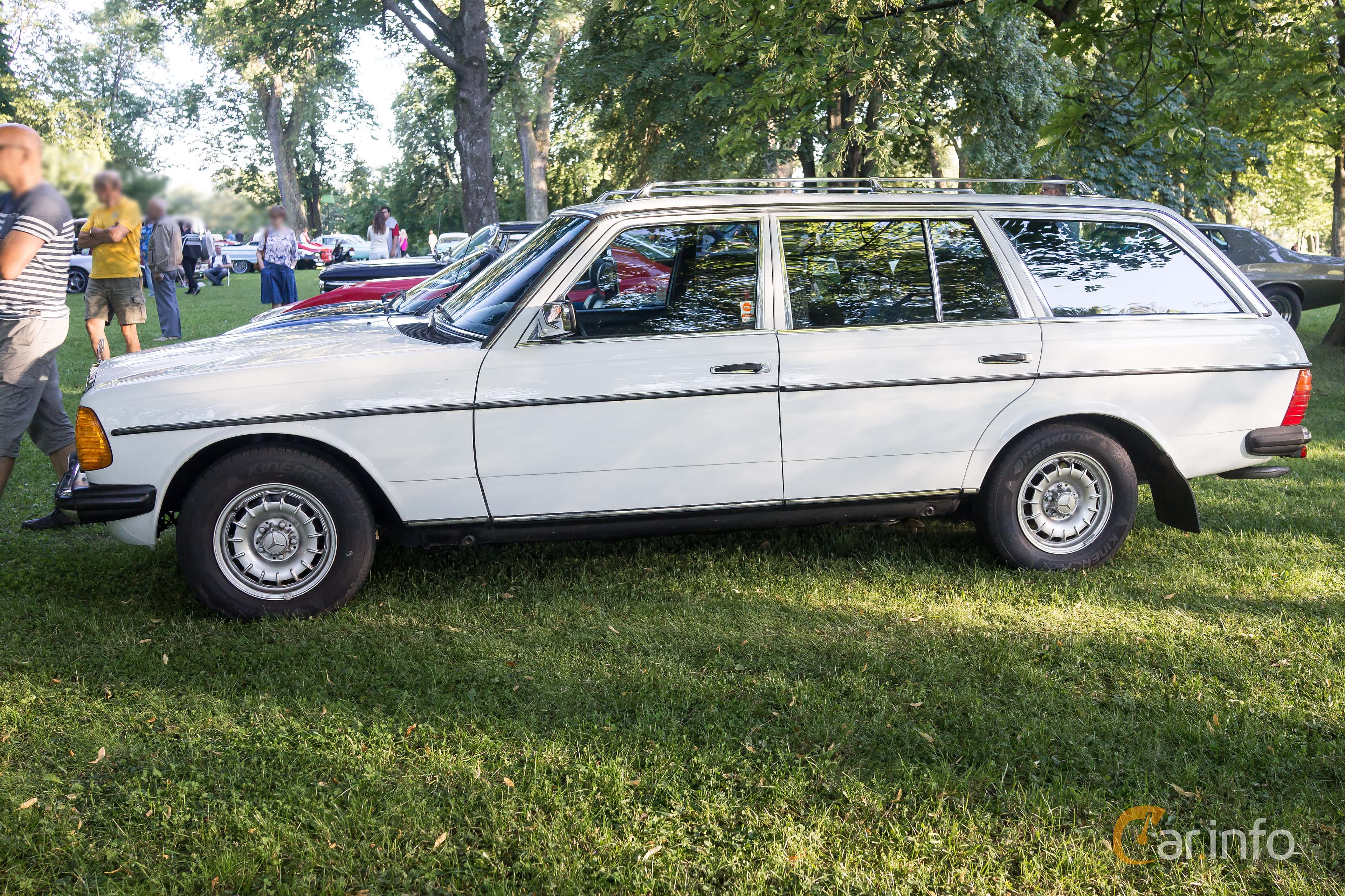 Mercedes-Benz 200 T  109hp, 1981