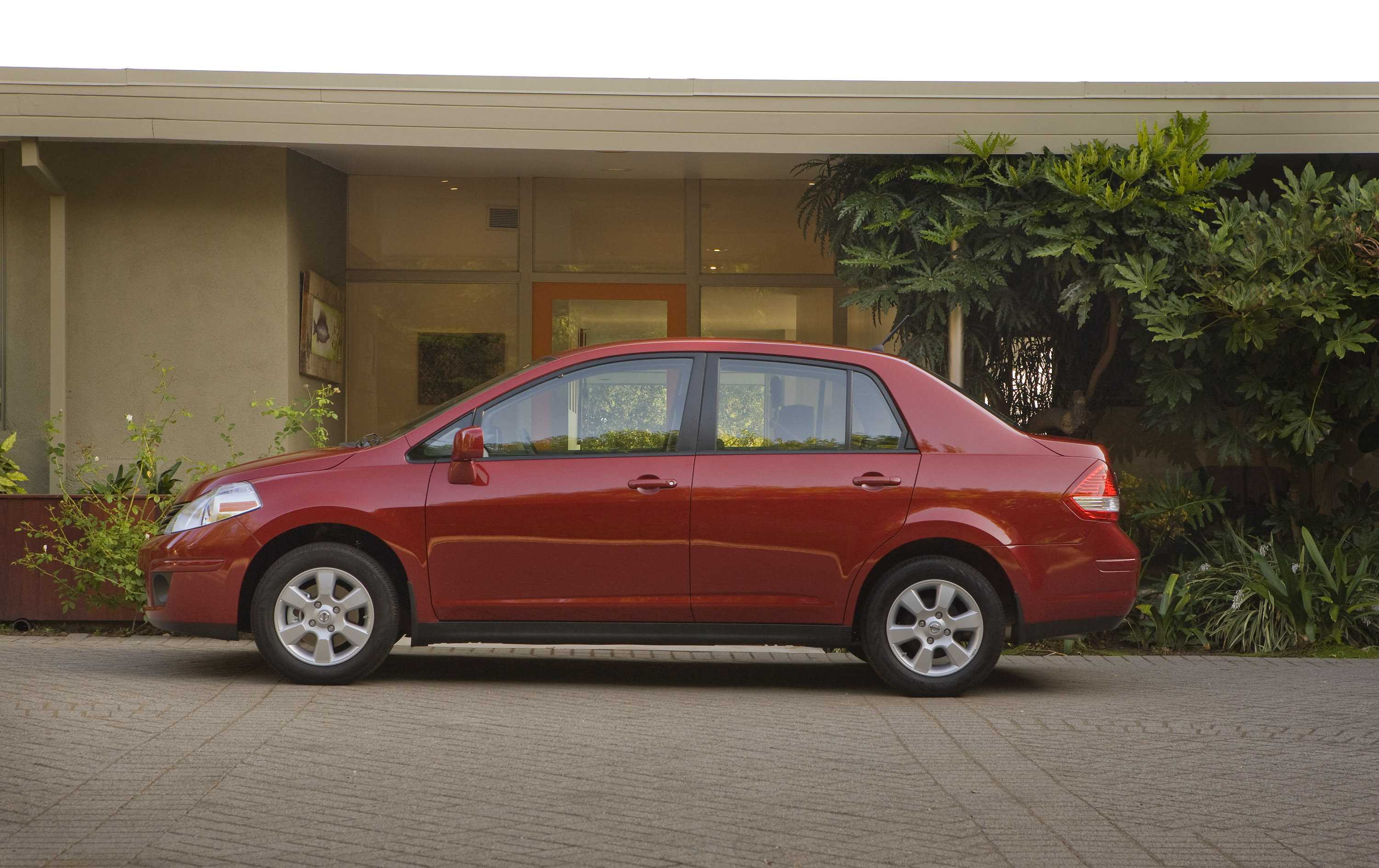 Nissan Versa Sedan generation C11 Facelift 1.8 Automatic, 4-speed