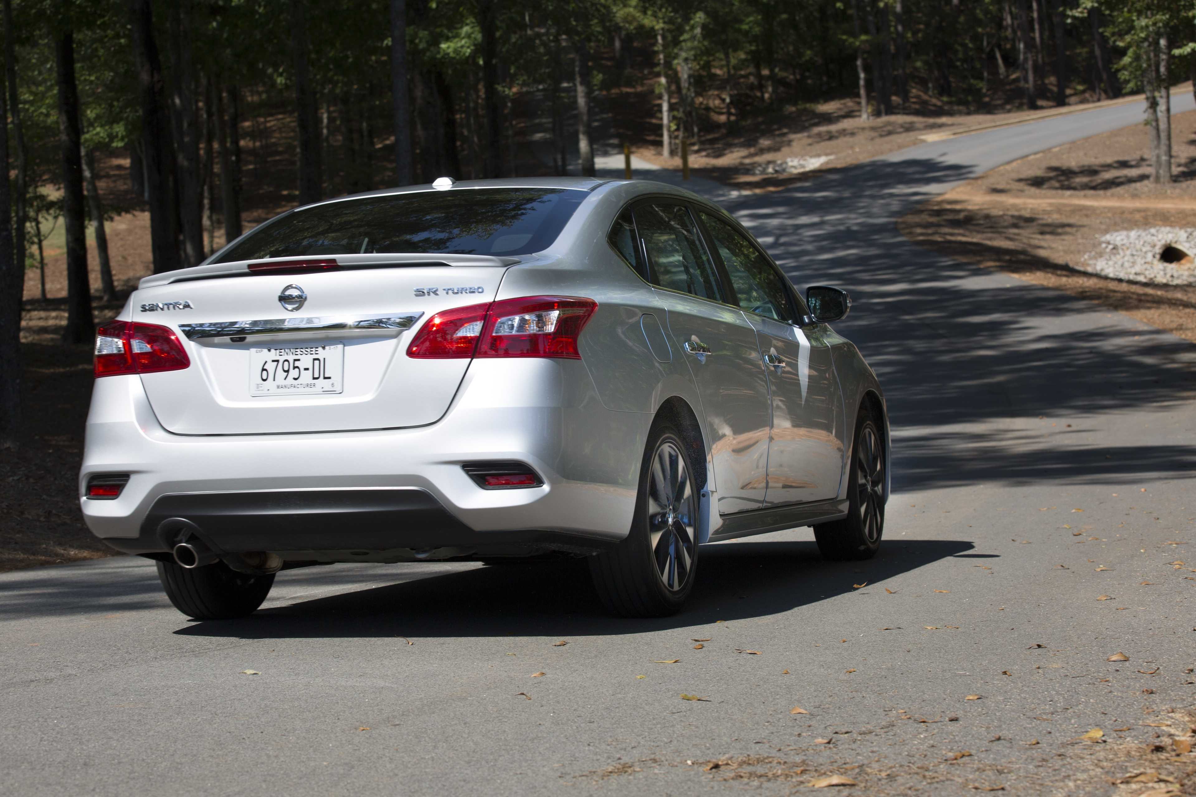 Nissan Sentra SR Turbo 1.6 DIG-T XTRONIC-CVT, 190hp, 2017