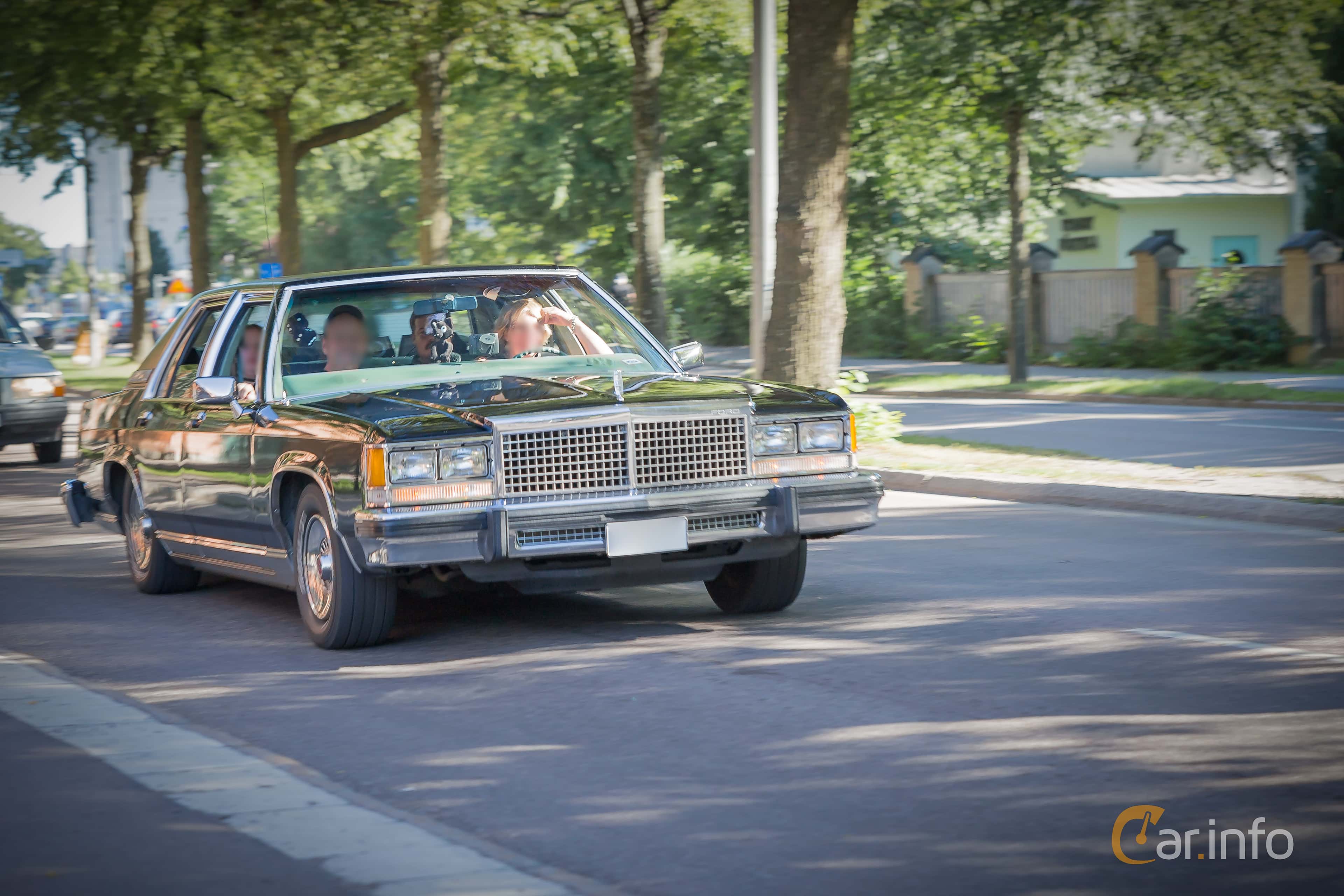 Ford LTD Sedan 4.9 V8 Automatic, 131hp, 1979