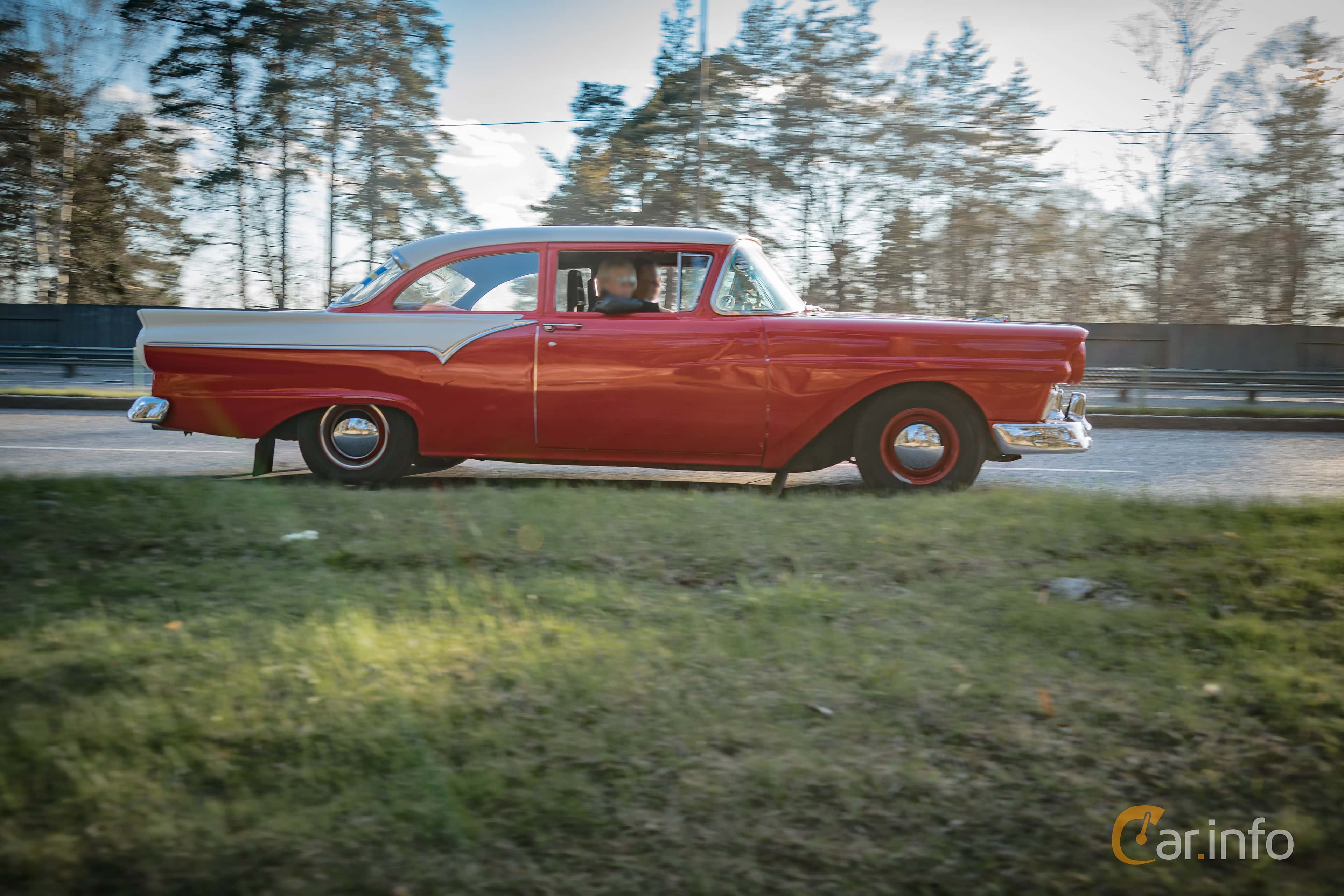 Ford Custom 300 Tudor Sedan 5.1 V8 249hp, 1957