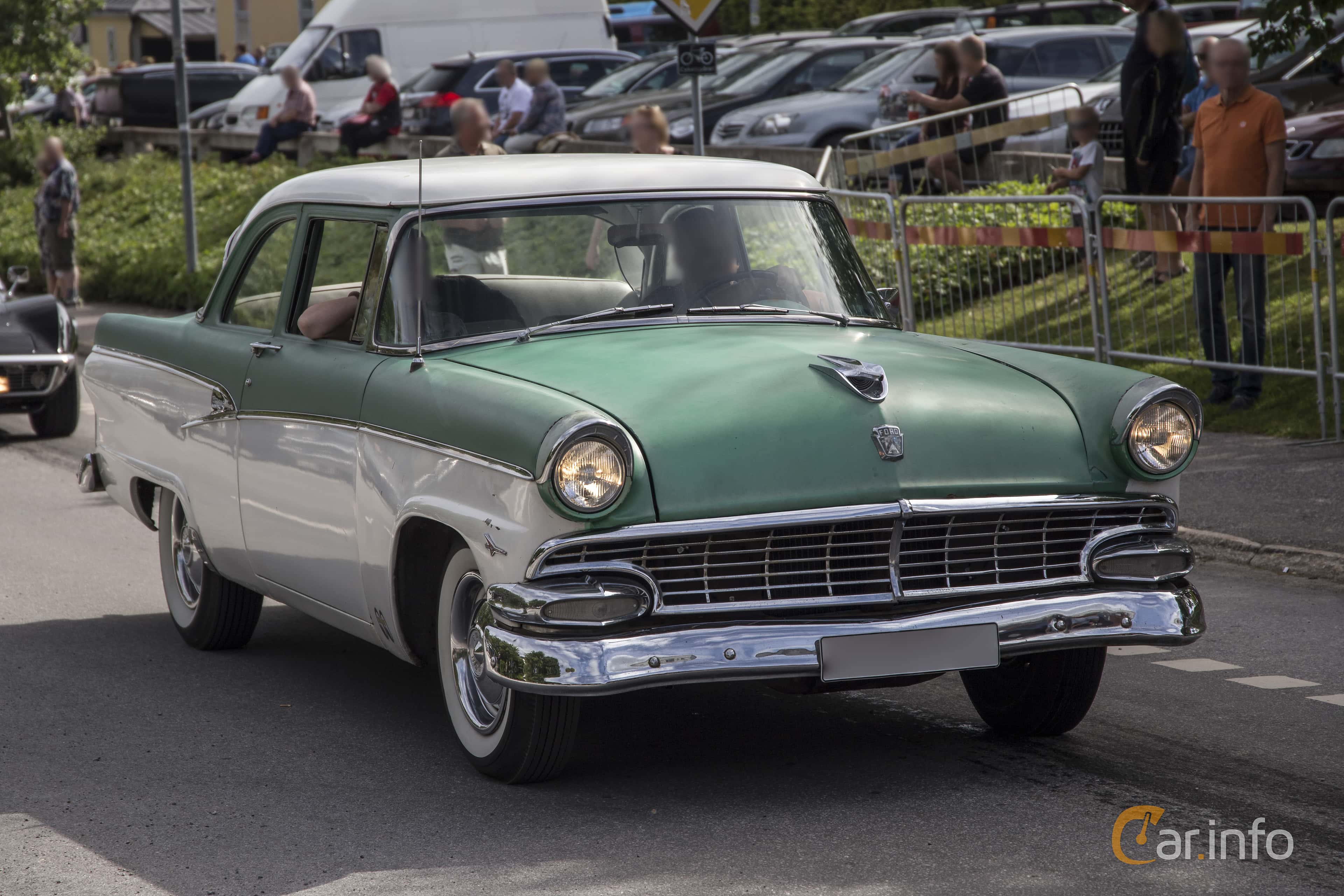Ford Customline Tudor Sedan 4.8 V8 Automatic, 205hp, 1956