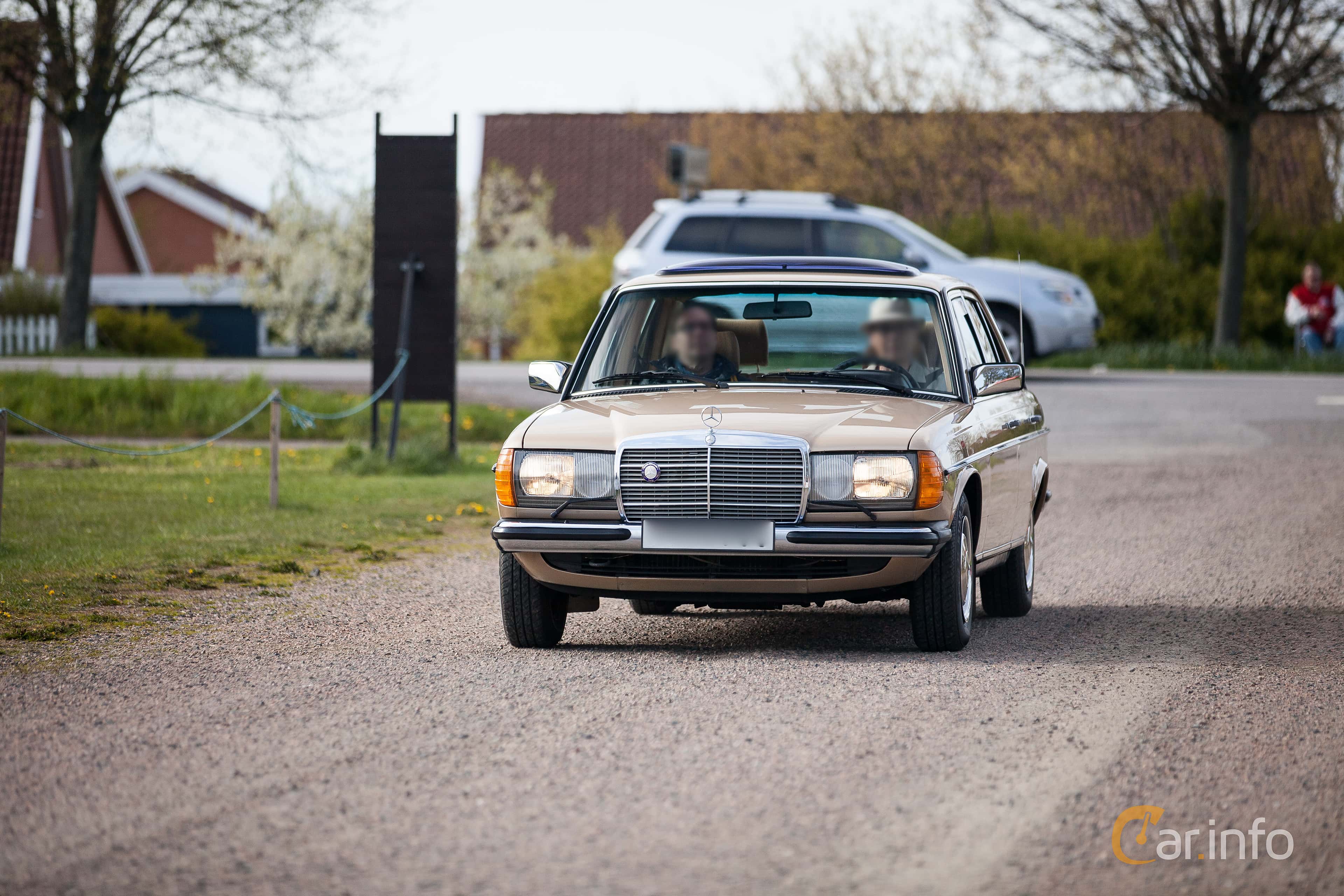 Mercedes-Benz 230 E  Manual, 136hp, 1985