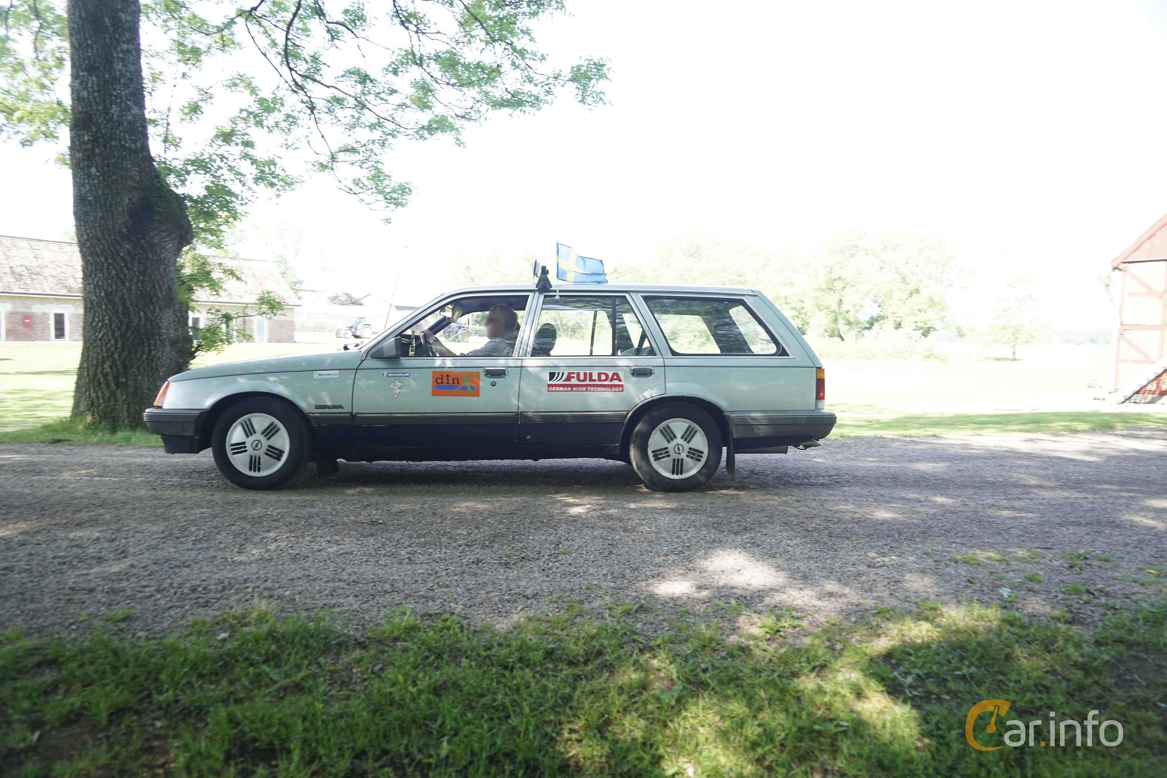 Opel Rekord 5-door Caravan 2.0 E Automatic, 110hp, 1984