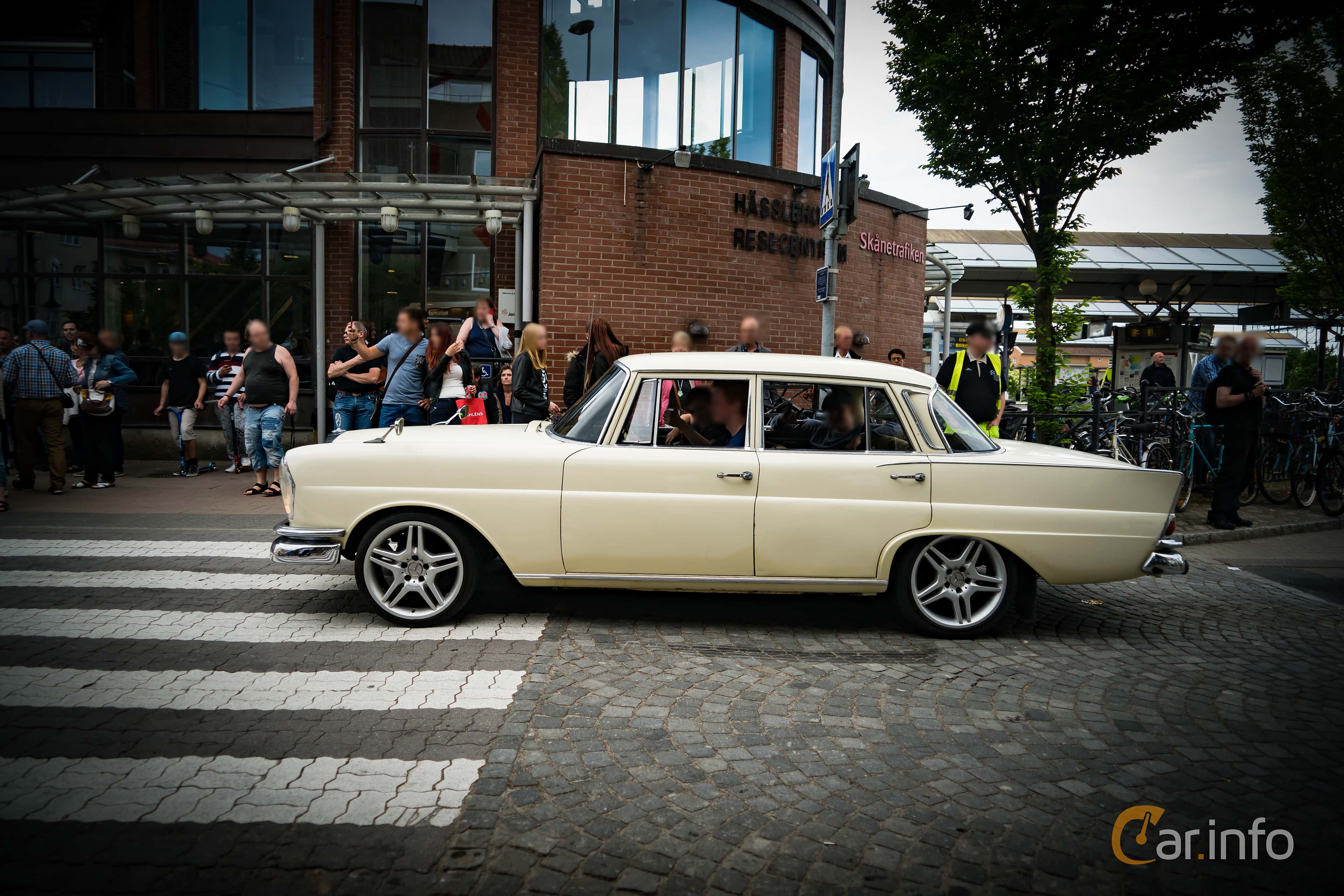 Mercedes-Benz 220 SE Sedan  Automatic, 120hp, 1965