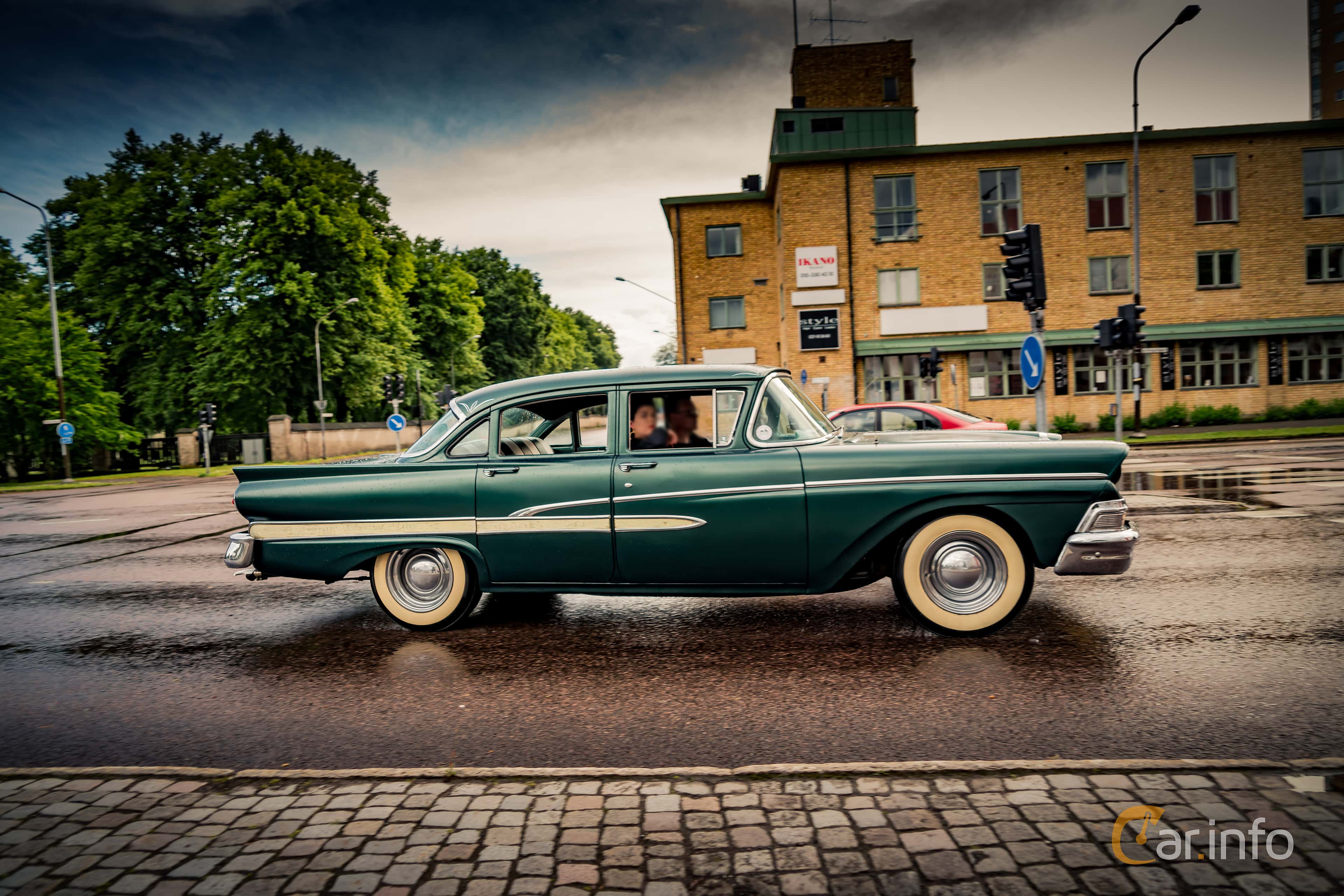 Ford Custom 4.8 V8 2nd Generation Facelift