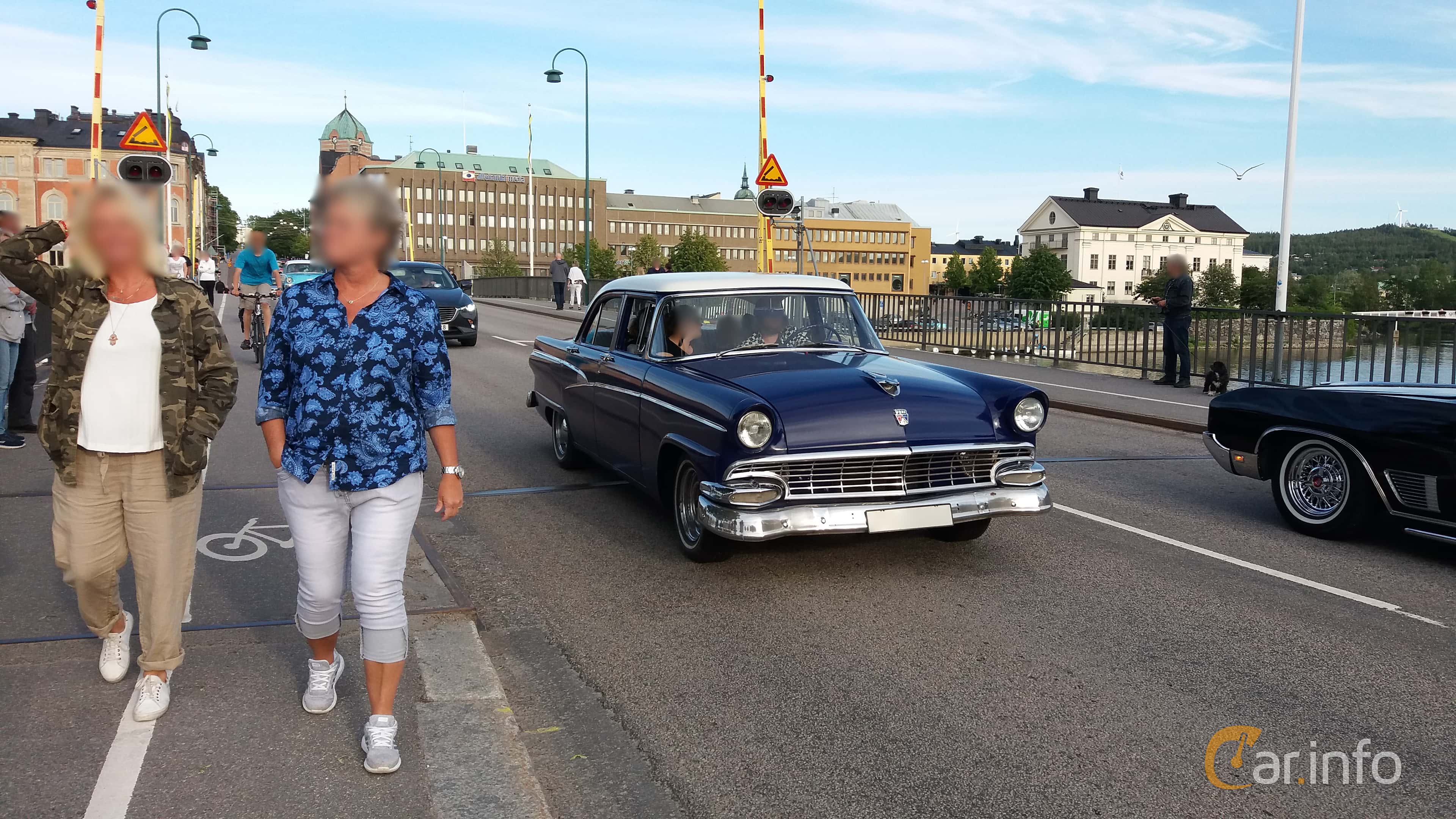 Ford Customline Fordor Sedan 3.7 Automatic, 139hp, 1956