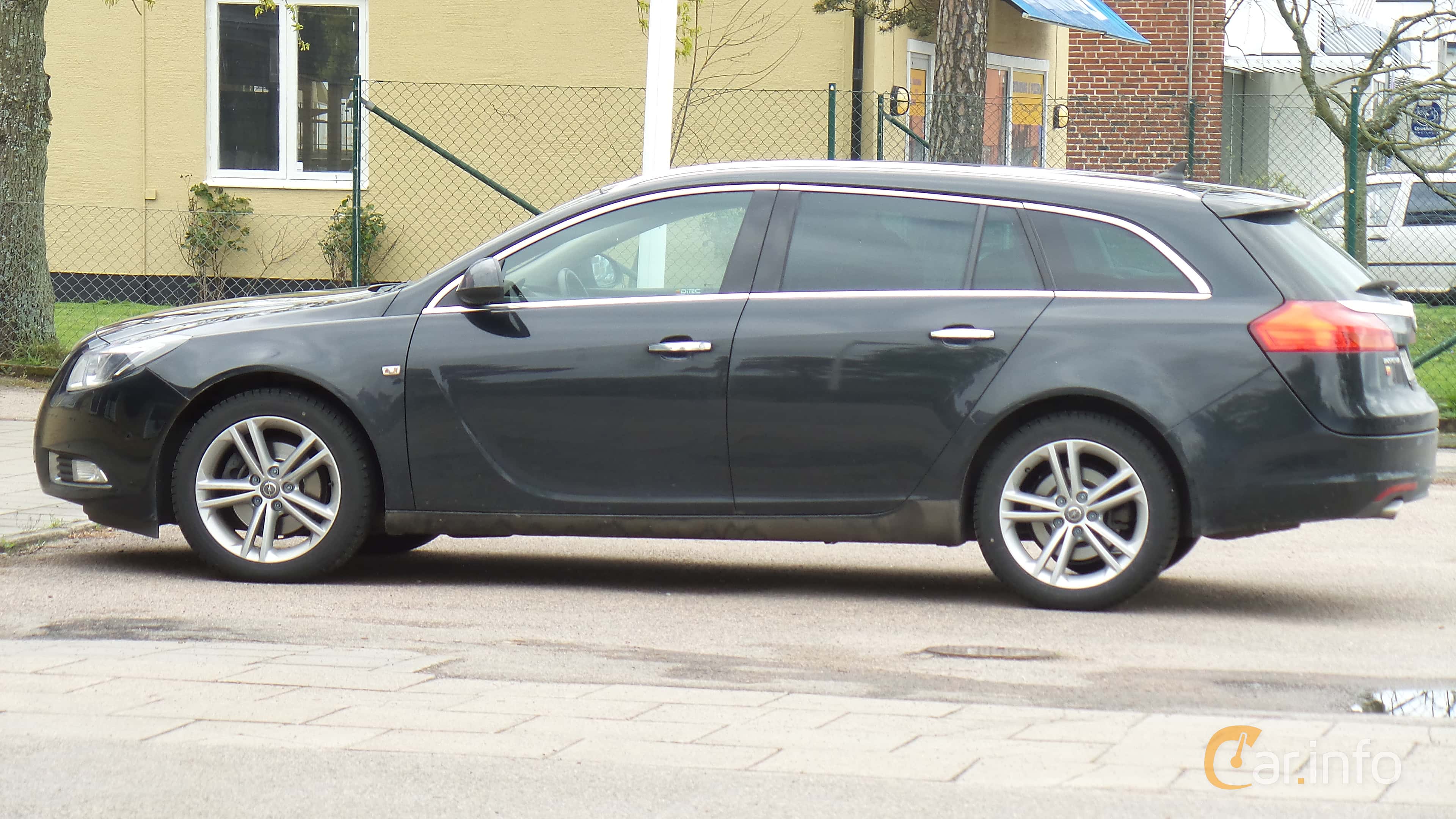 Opel Insignia 2.0 BiTurbo CDTI 4x4 generation A, Manual, 6-speed