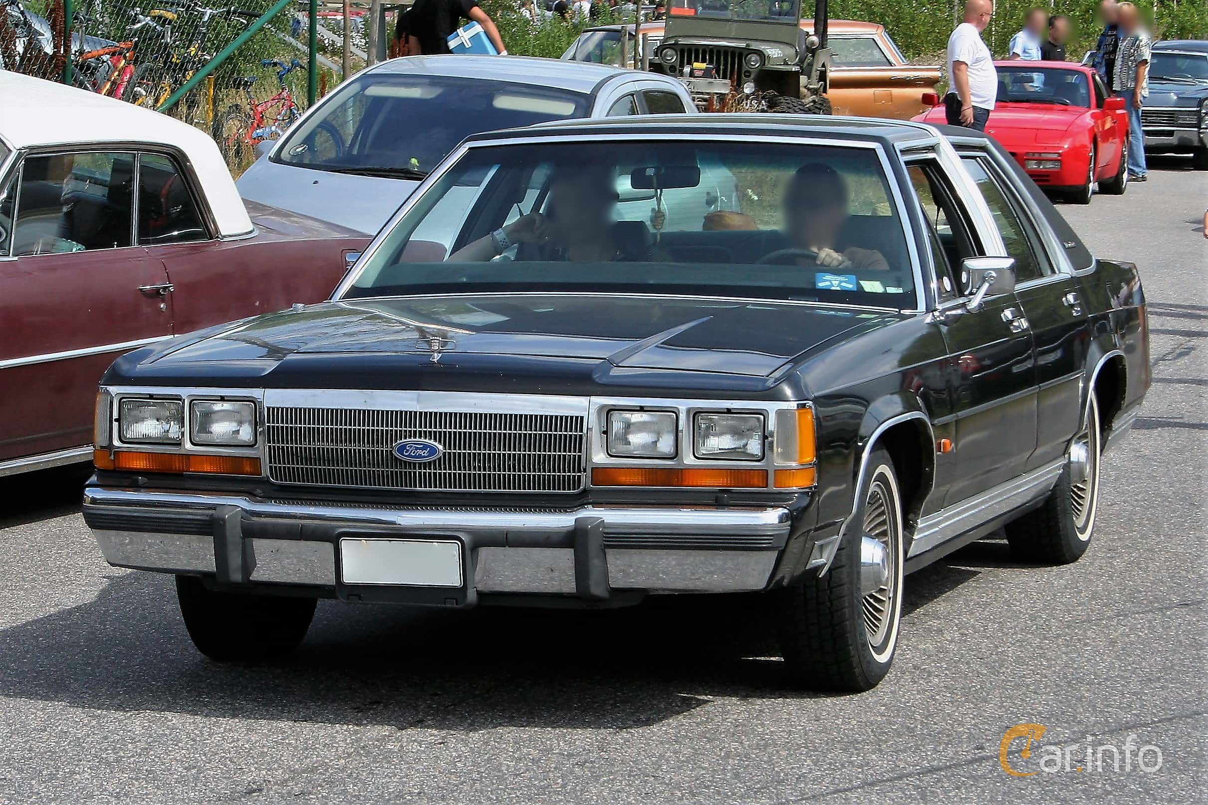 Ford LTD Crown Victoria Sedan 4.9 V8 Automatic, 147hp, 1988