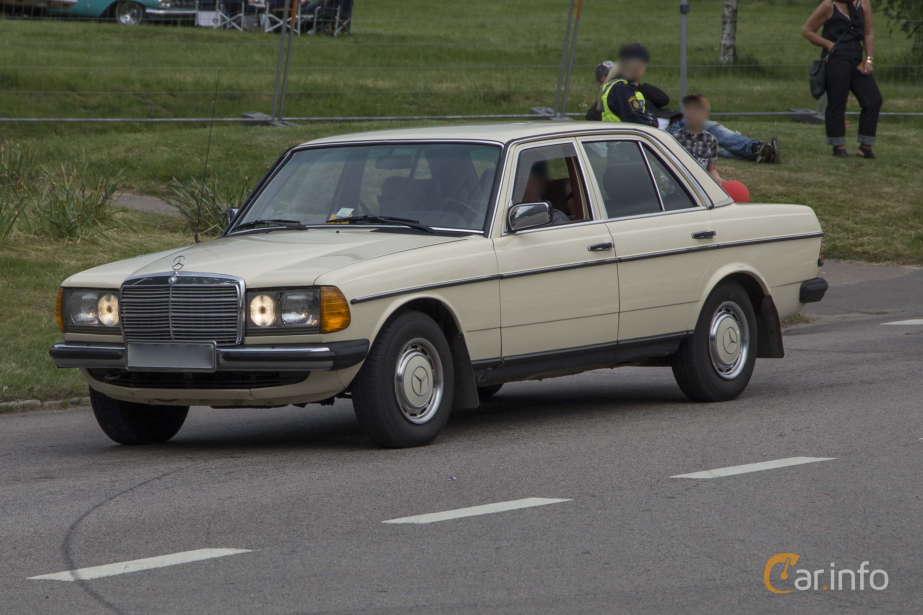 Mercedes-Benz 240 D  Manual, 72hp, 1985