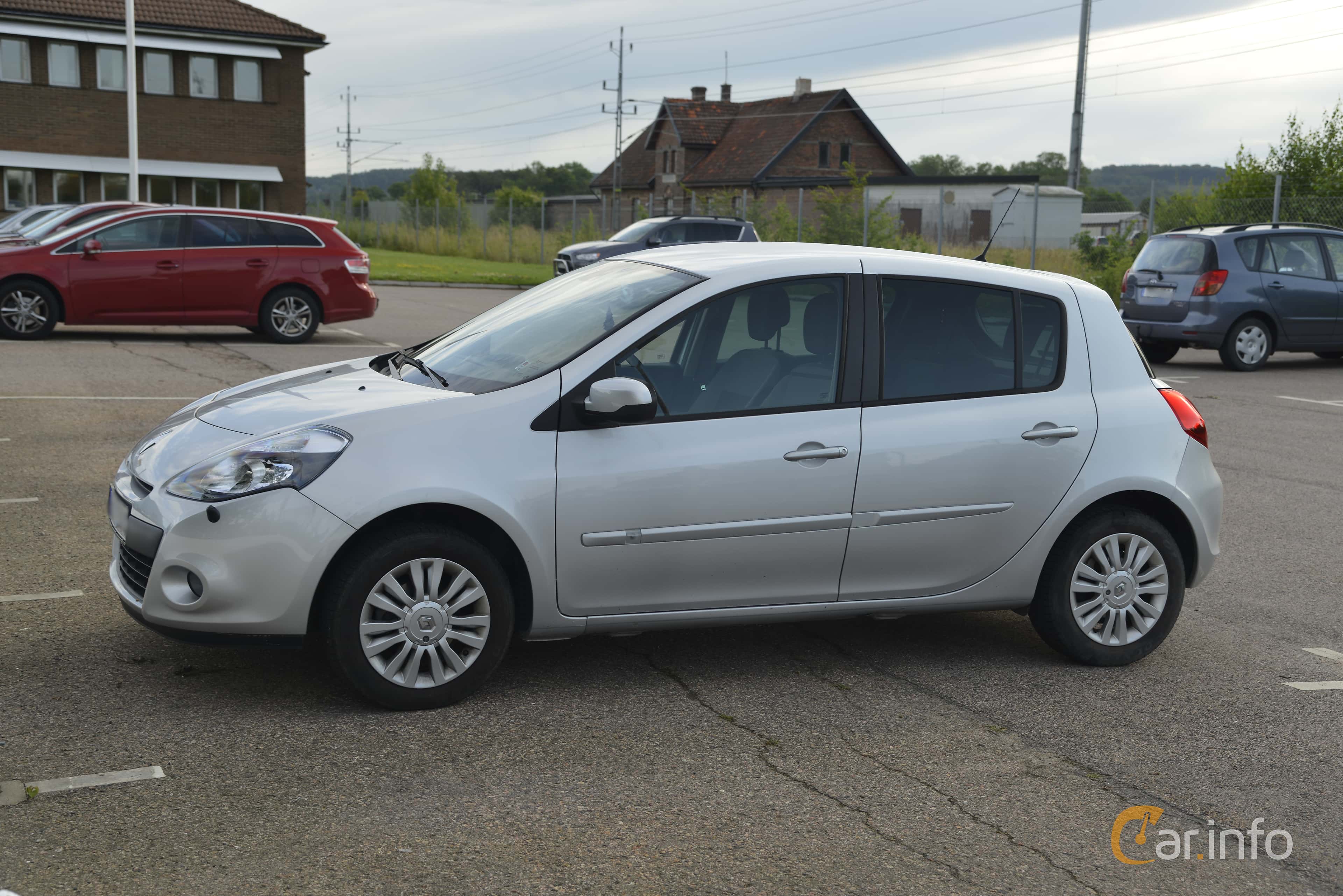 Renault Clio 5-door Hatchback 1.2 E85 Automatic, 75hp, 2011