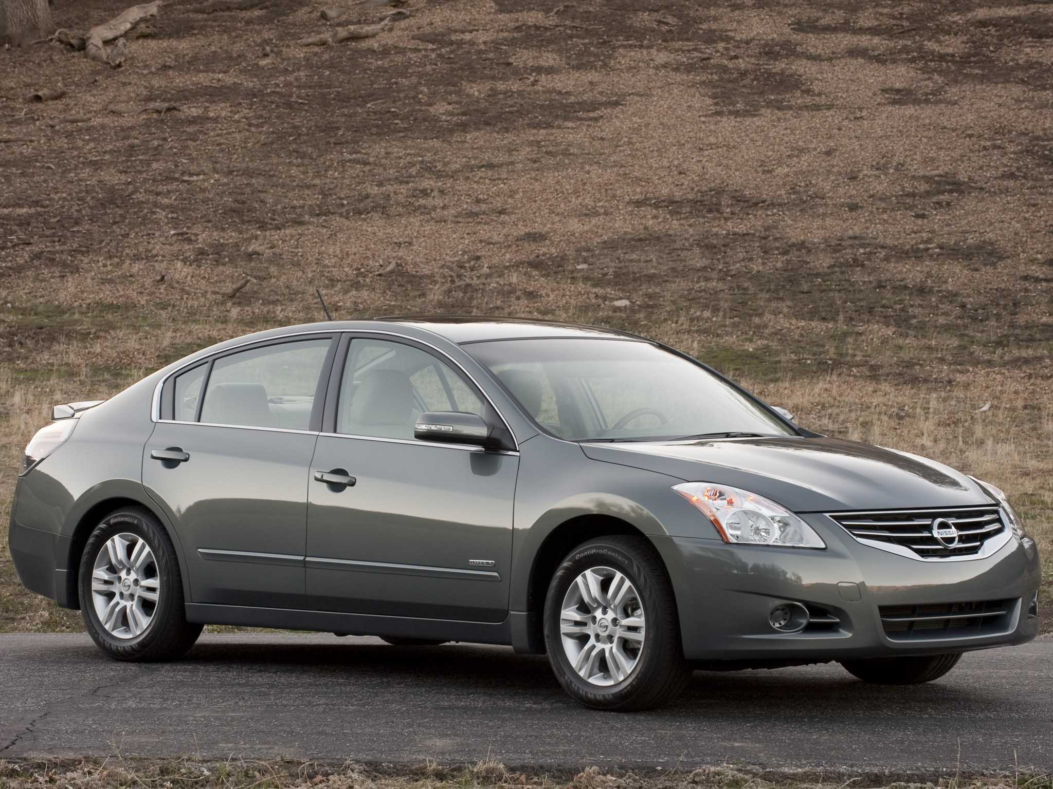 Nissan Altima Hybrid 2.5 CVT, 201hp, 2010