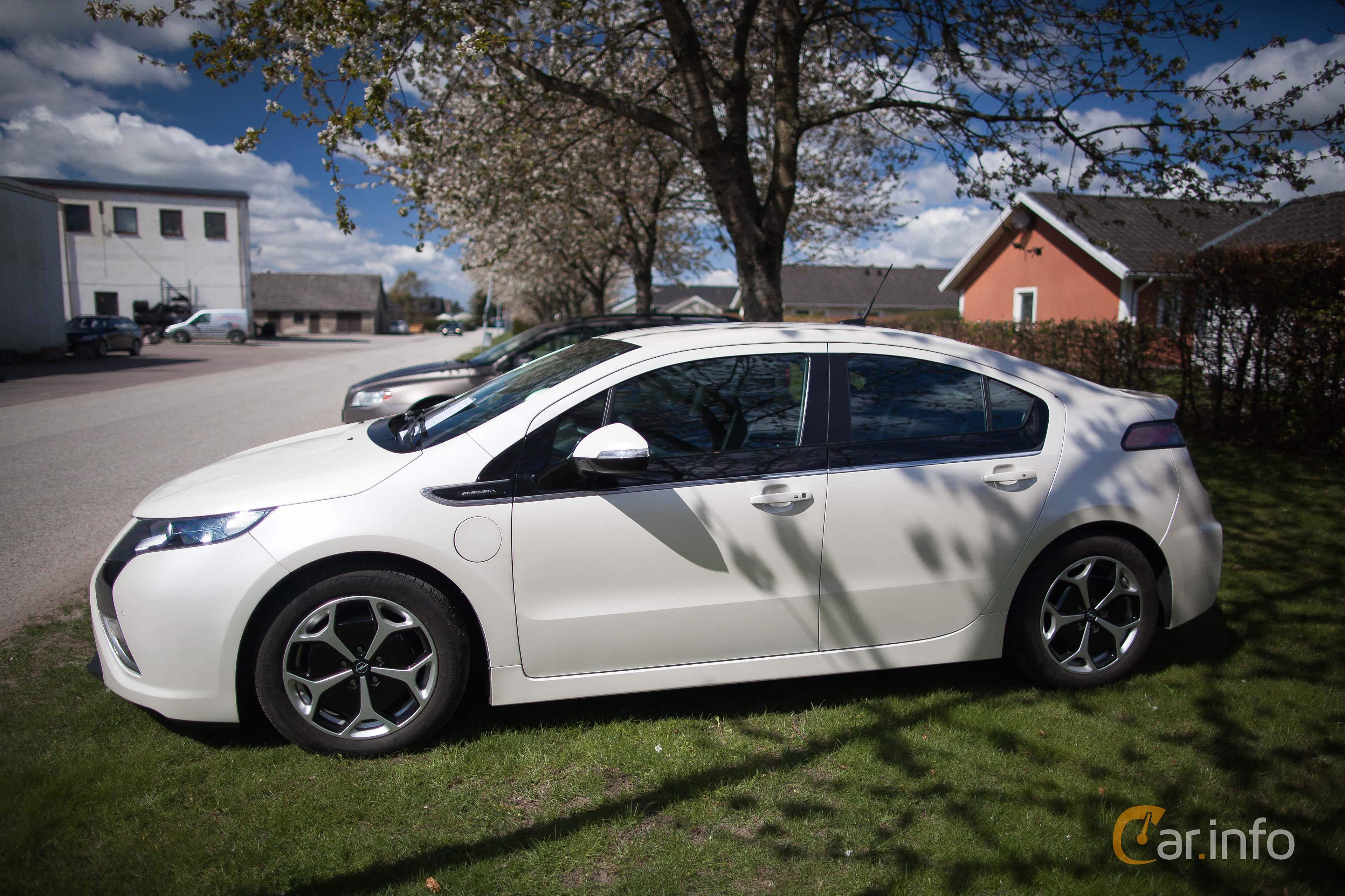 Opel Ampera 1st Generation 1.4 + 16 kWh CVT