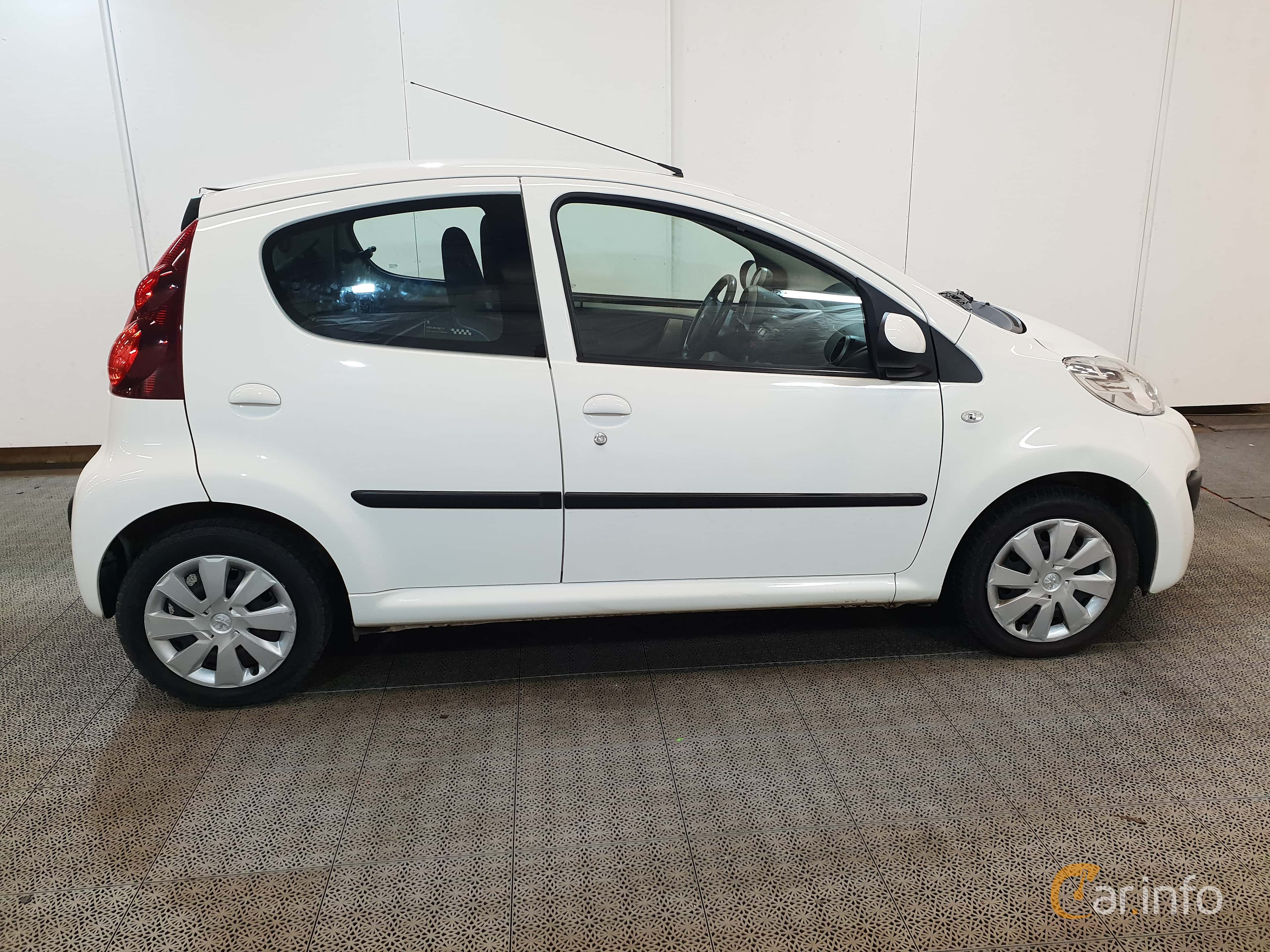 Peugeot 107 5-door 1.0 Manual, 68hp, 2012