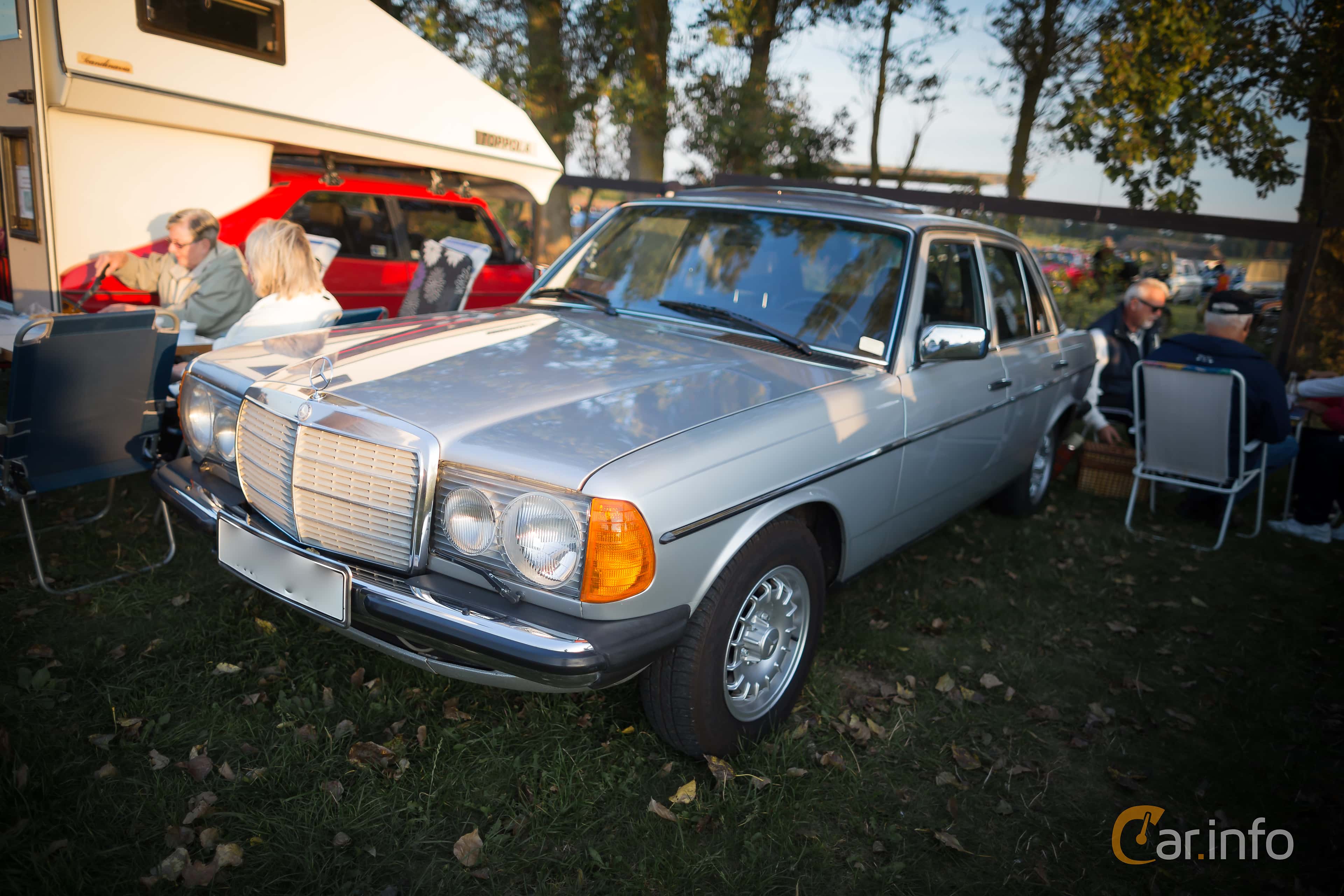Mercedes-Benz 200  Automatic, 109hp, 1982