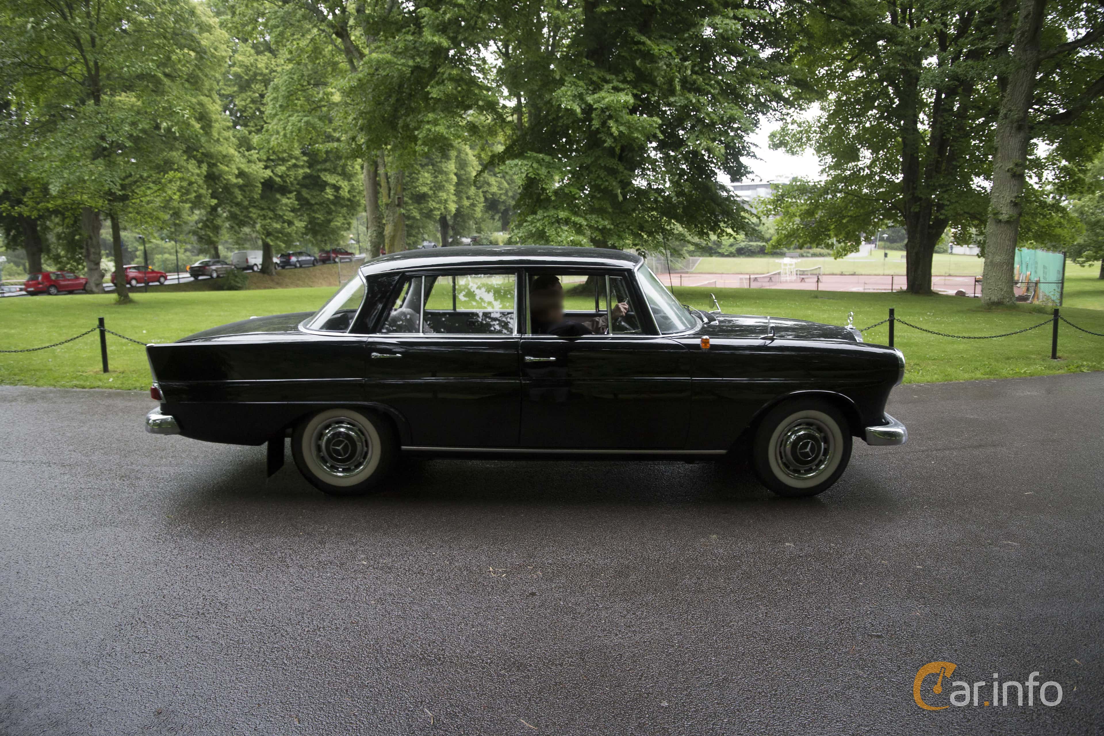 Mercedes-Benz 190 c Lang 1st Generation