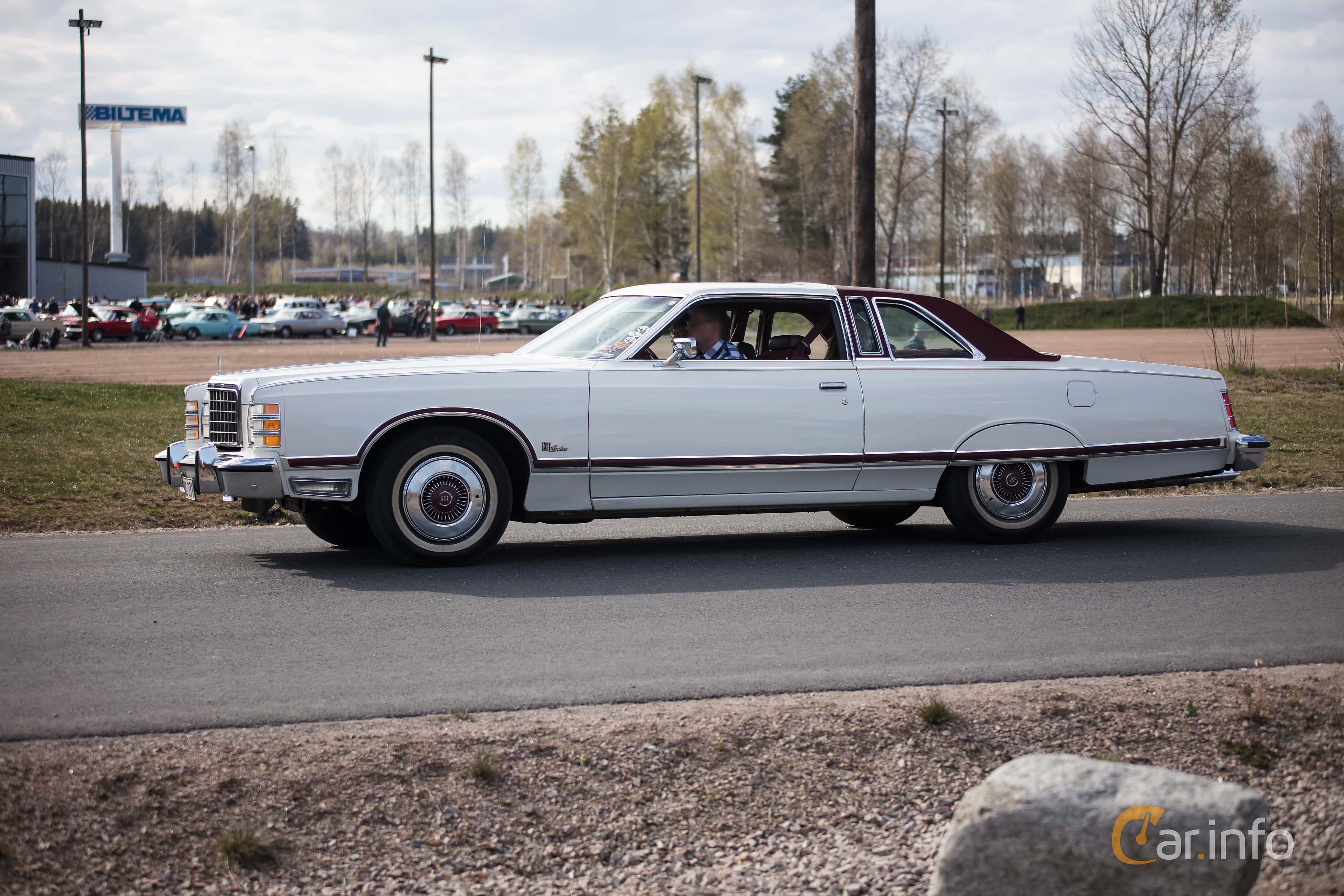 Ford LTD 2-door Pillared Hardtop 7.5 V8 Automatic, 3-speed