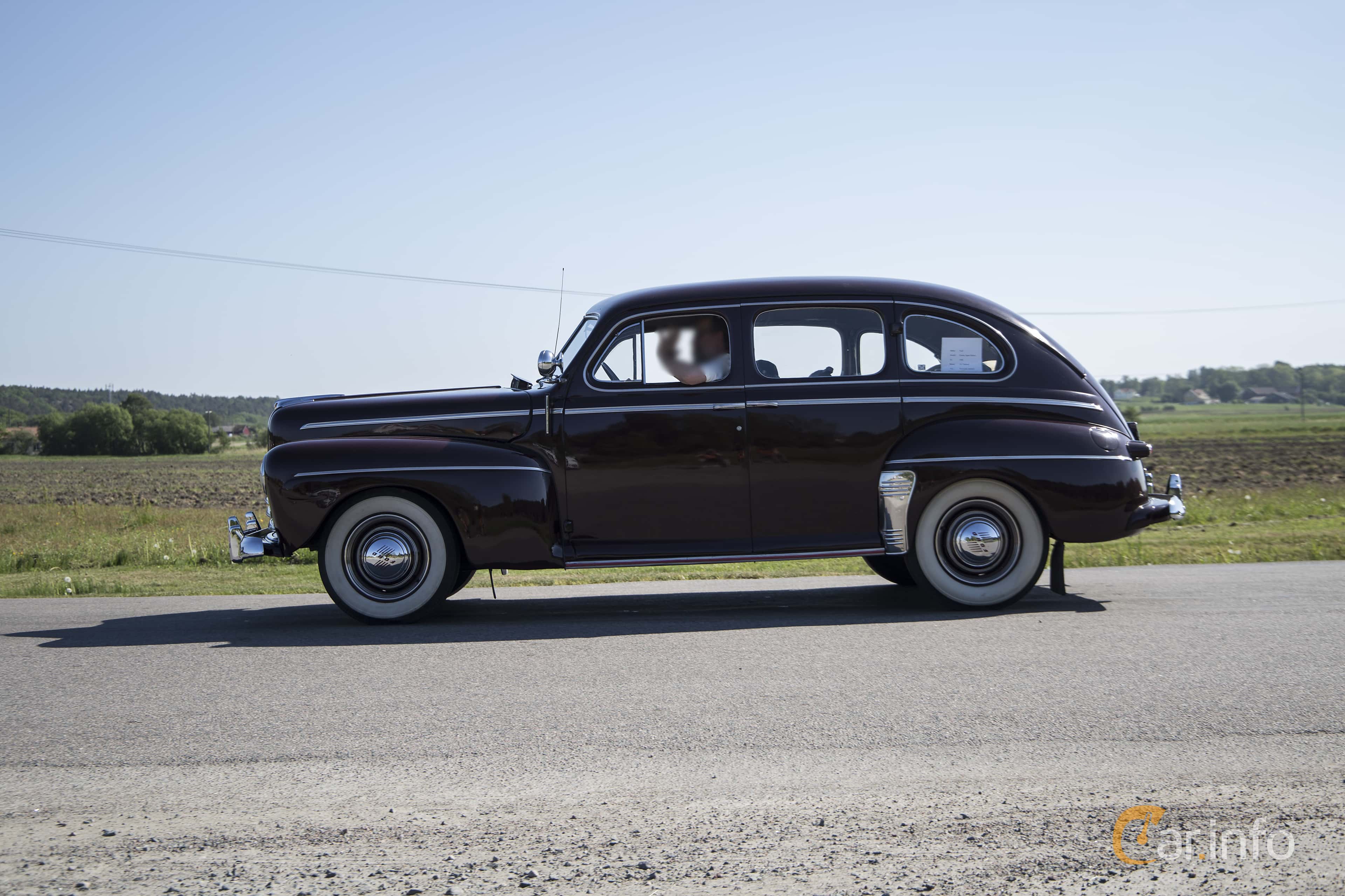 Ford Super Deluxe Fordor Sedan 3.9 V8 Manual, 102hp, 1946