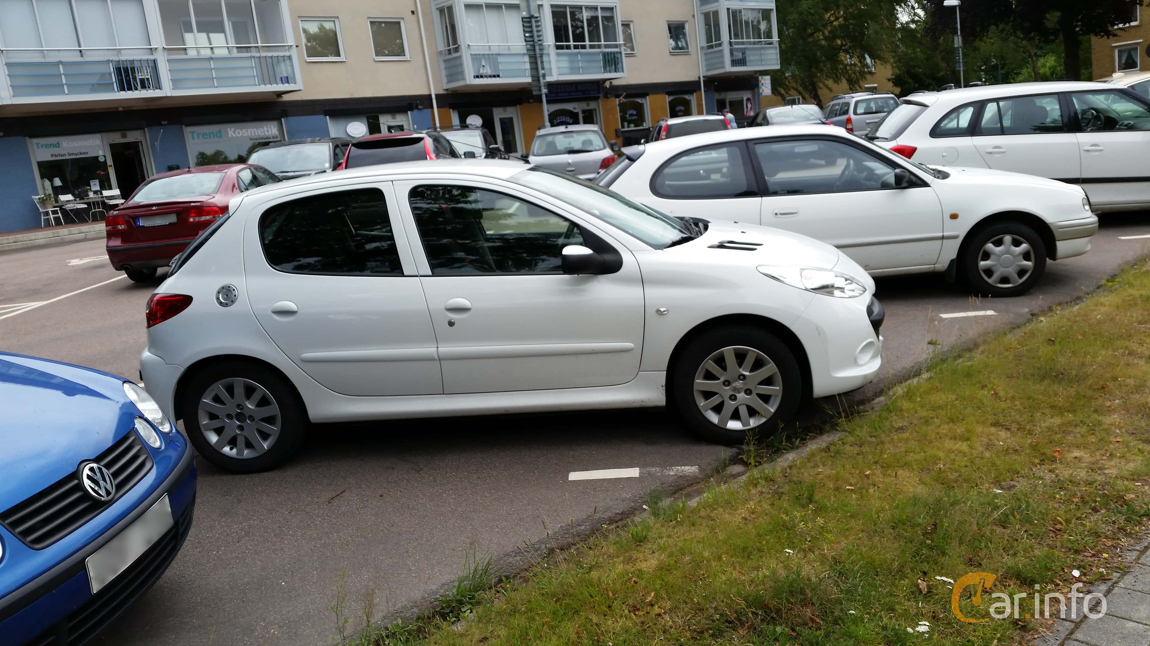 Peugeot 206+ 5-door 1.1 Manual, 60hp, 2012