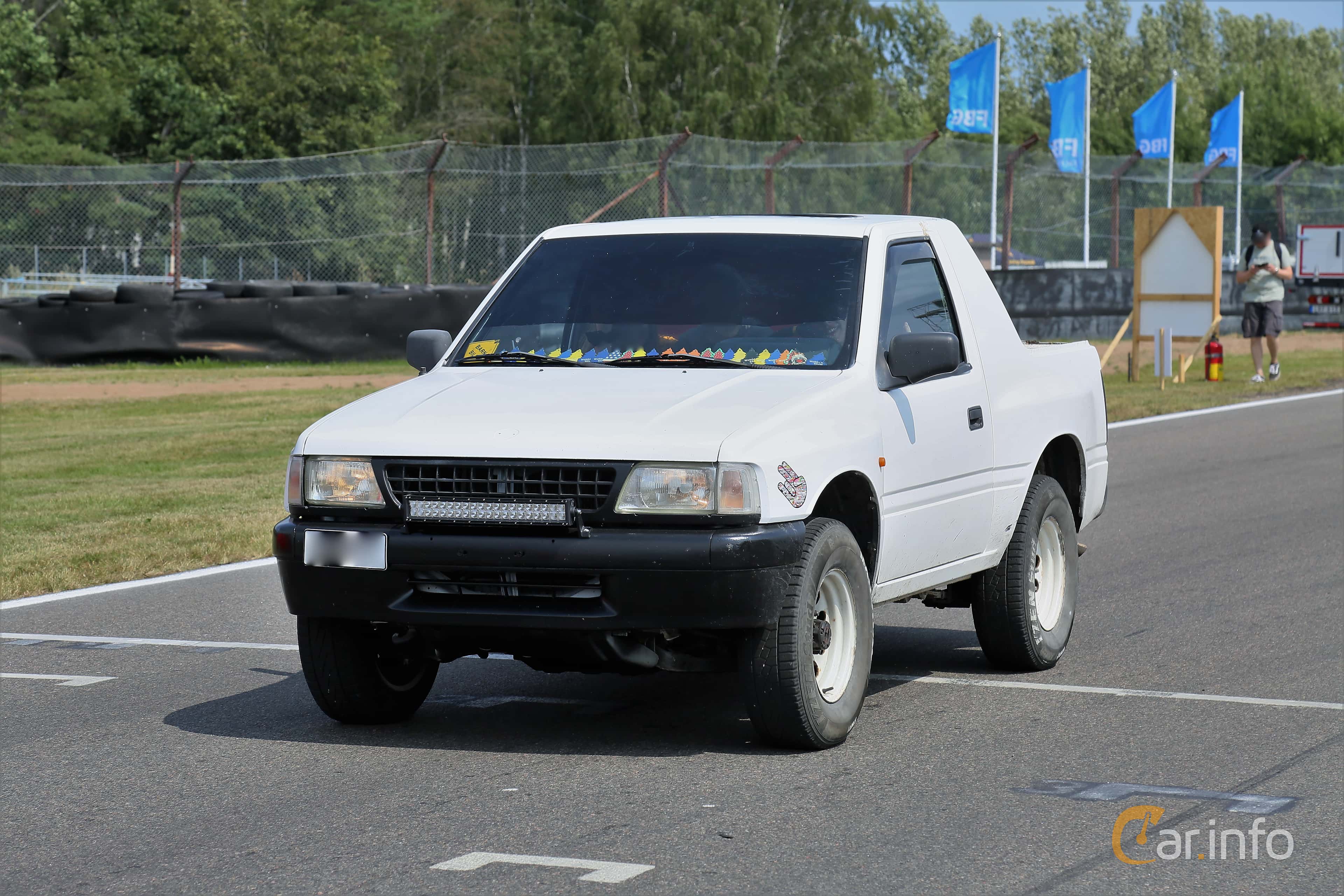 Opel Frontera 3-door 2.0 Manual, 115hp, 1992
