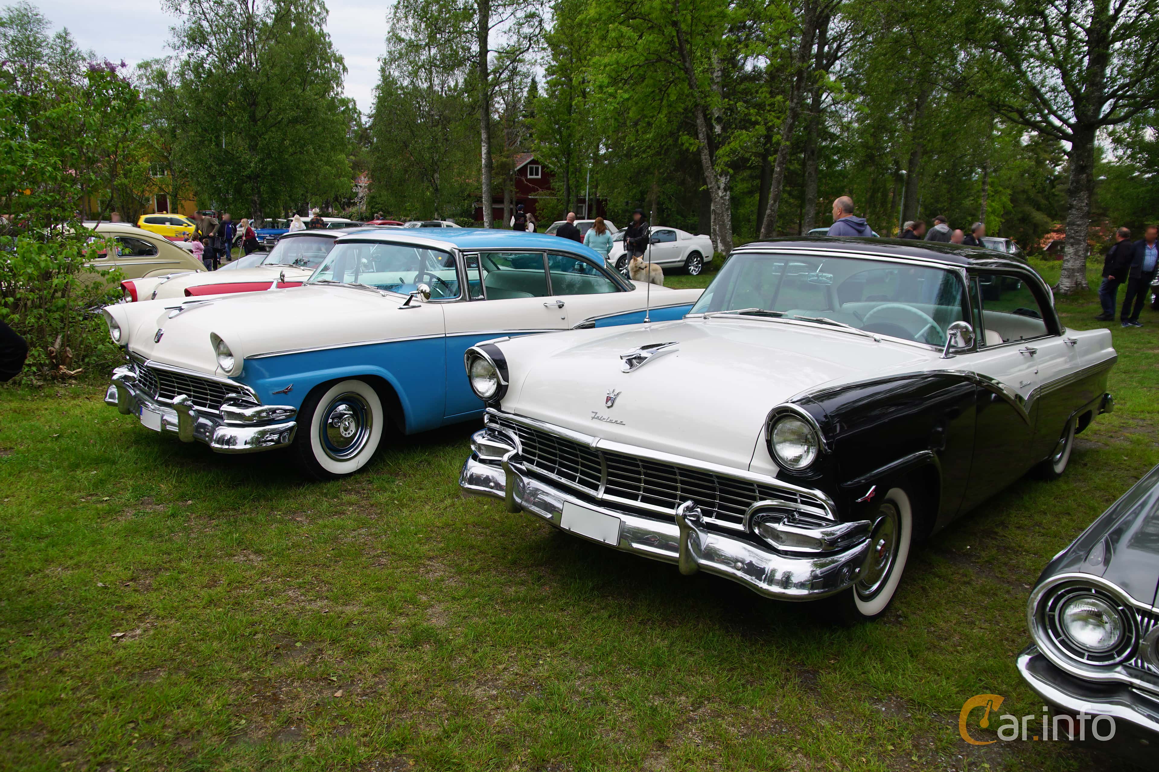 Ford Fairlane Fordor Victoria 5.1 V8 Manual, 228hp, 1956