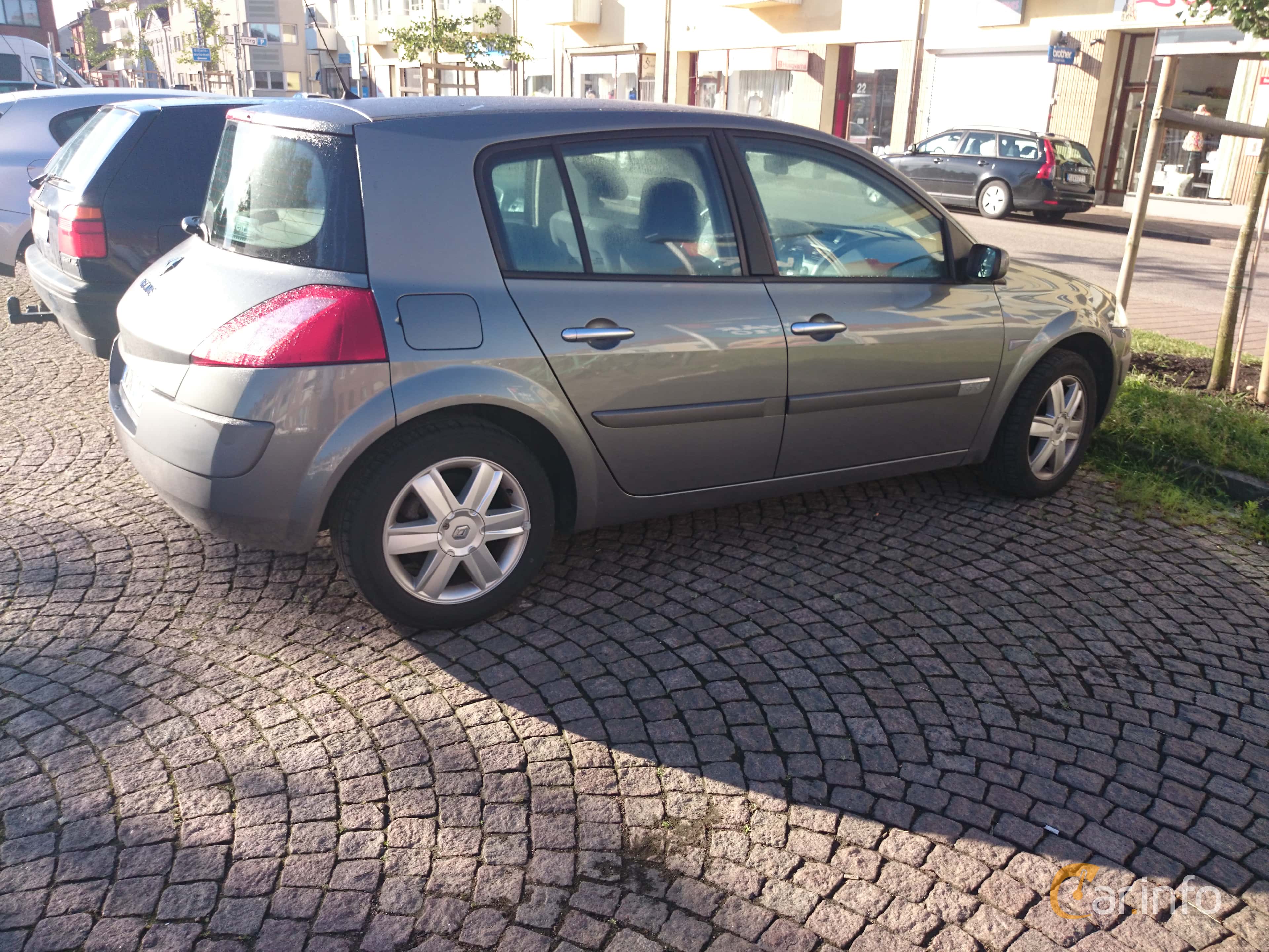 Renault Mégane 5-door 1.6 113hp, 2005