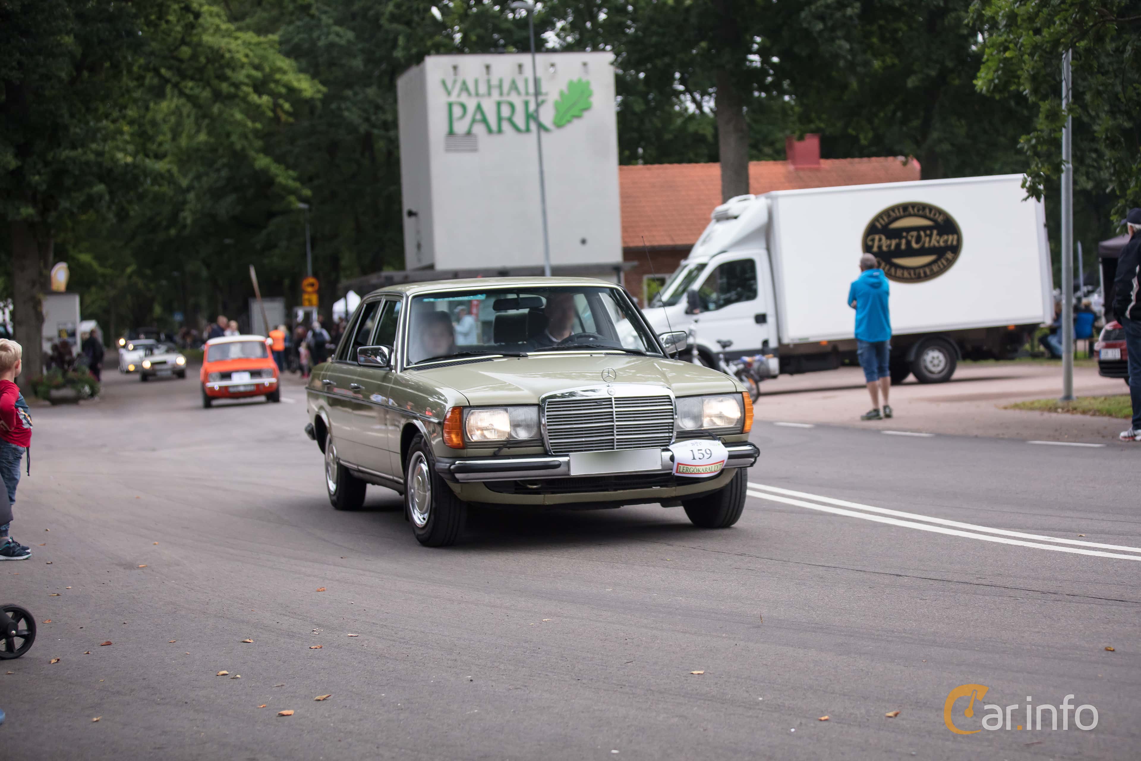 Mercedes-Benz 200  Automatic, 109hp, 1985
