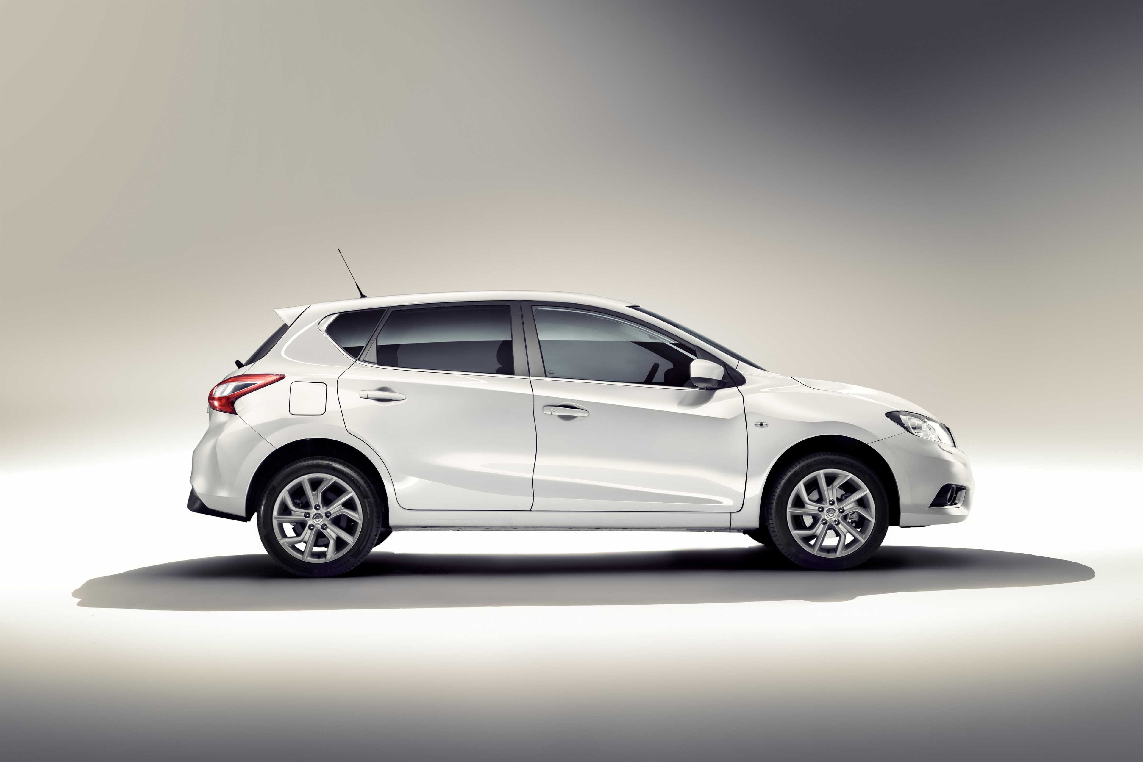 Nissan Tiida 1.6 XTRONIC-CVT, 190hp, 2011