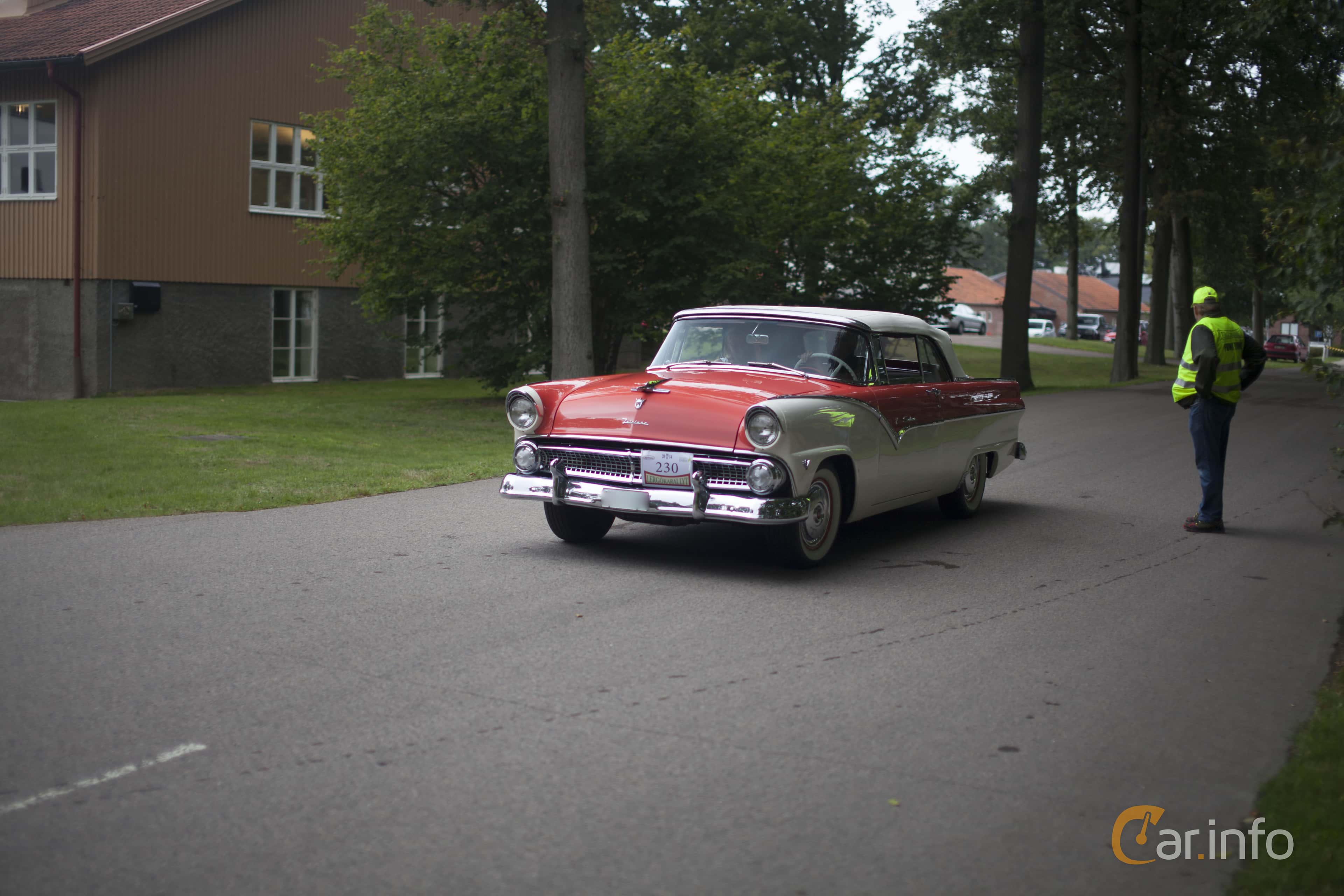 Ford Fairlane Club Sedan 4.5 V8 Automatic, 185hp, 1955