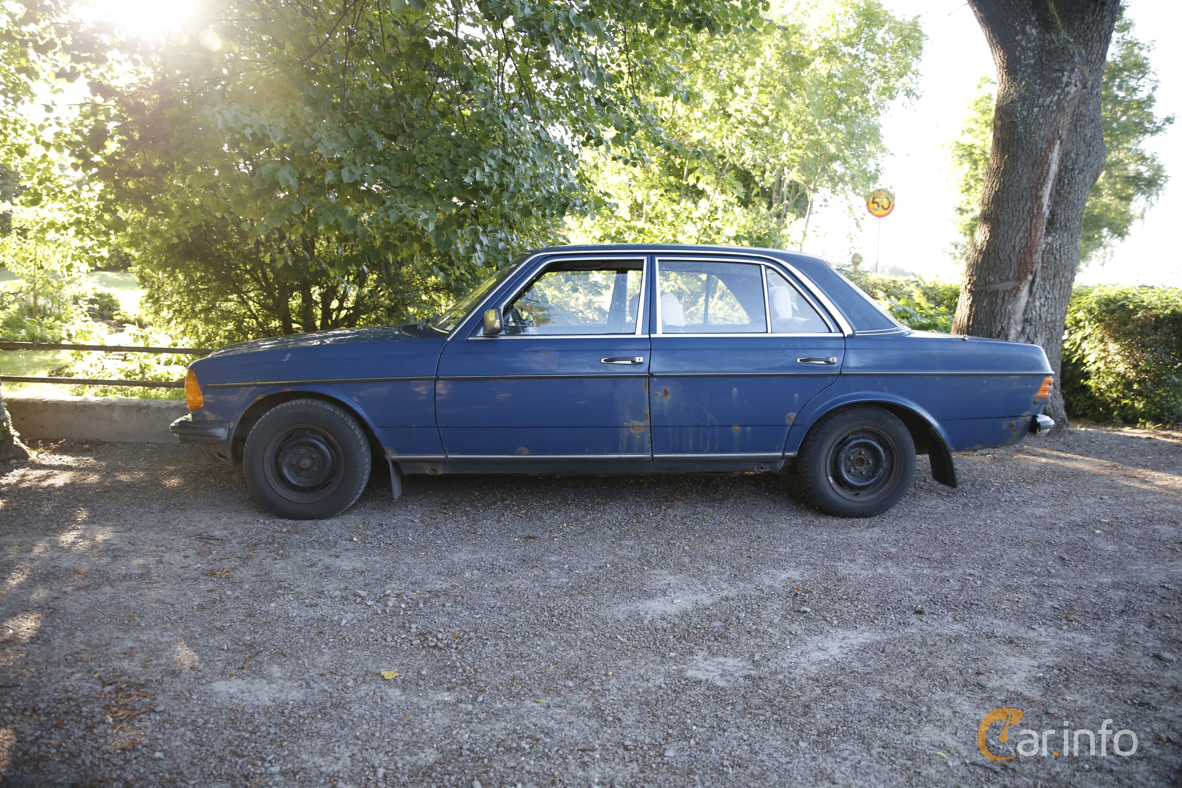 Mercedes-Benz 200 Manual, 4-speed