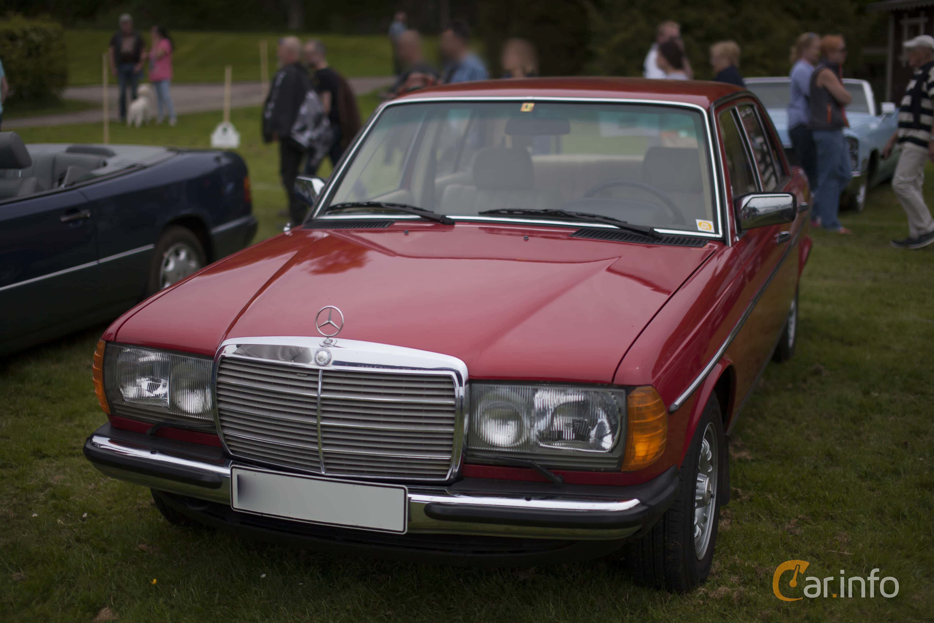 Mercedes-Benz 200  Manual, 109hp, 1982