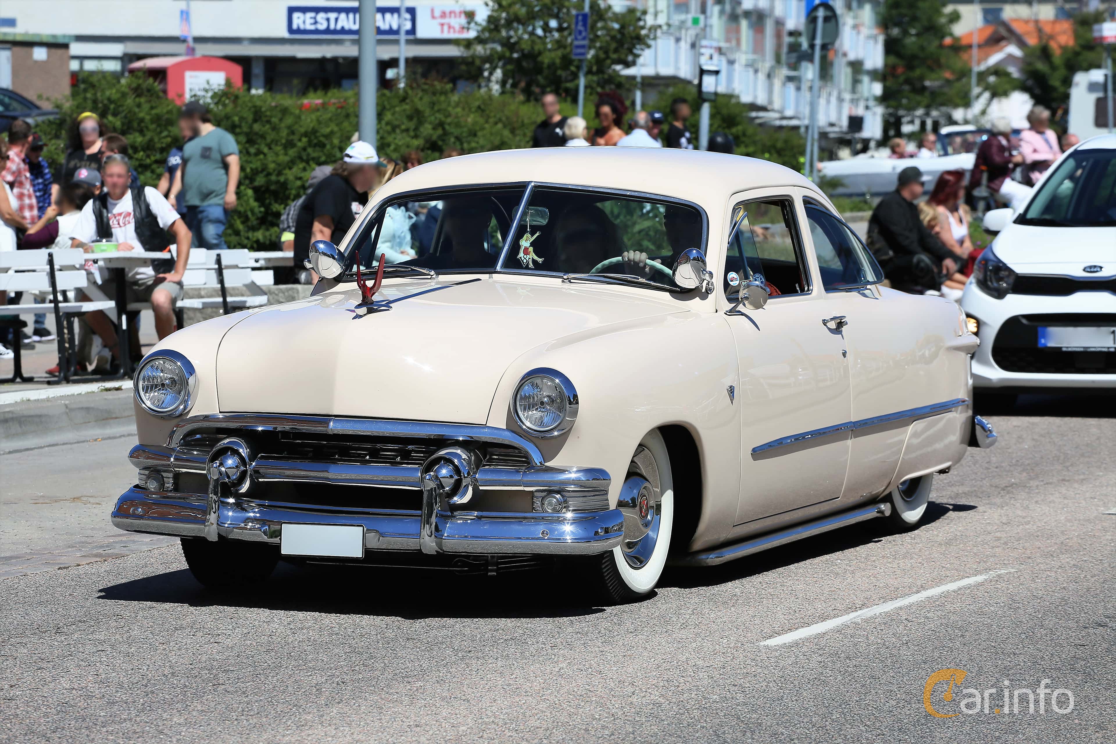Ford Custom Deluxe Club Coupé 3.9 V8 102hp, 1951