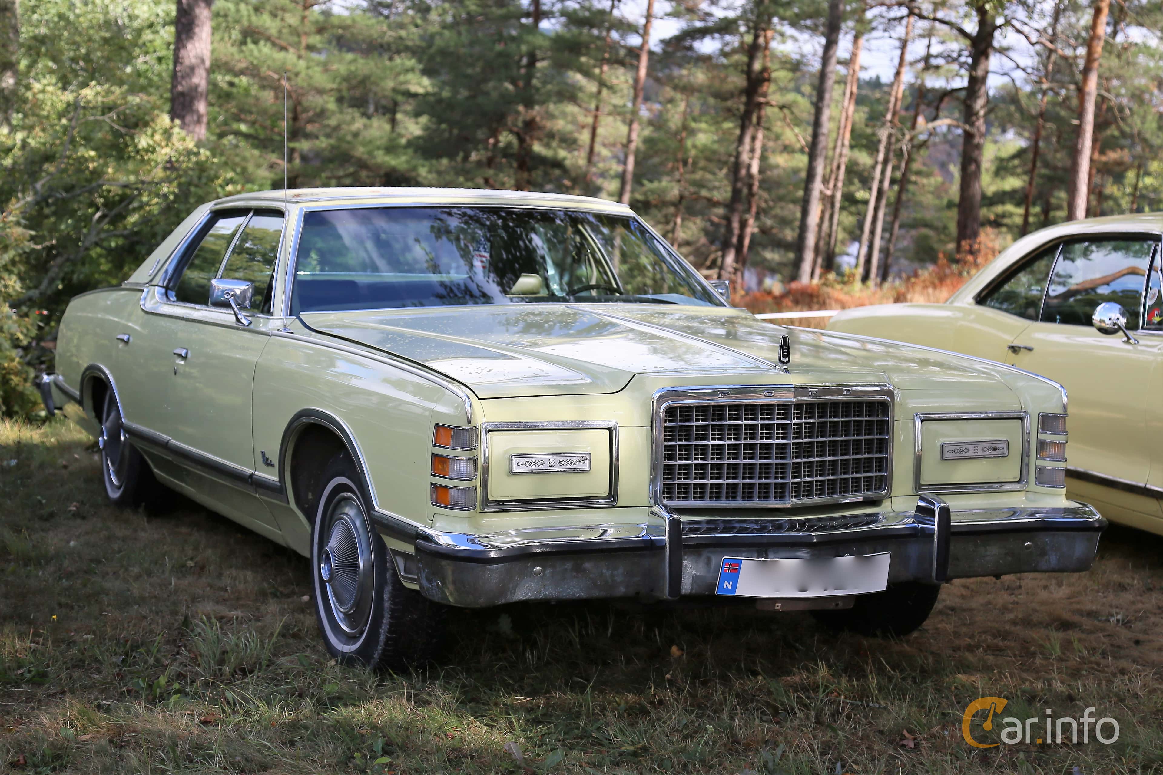 Ford LTD 4-door Pillared Hardtop 7.5 V8 Automatic, 3-speed