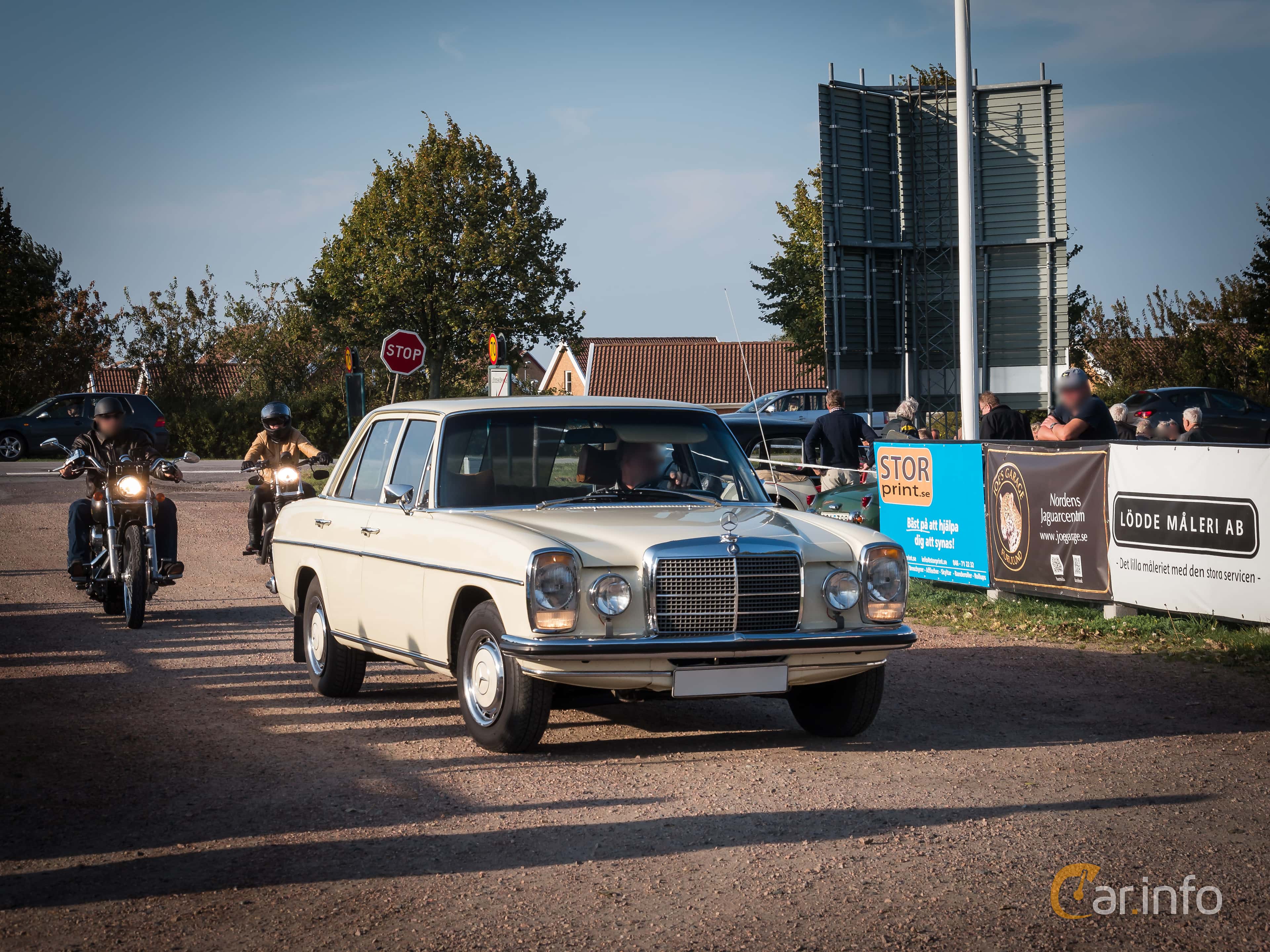 Mercedes-Benz 200  Manual, 95hp, 1972
