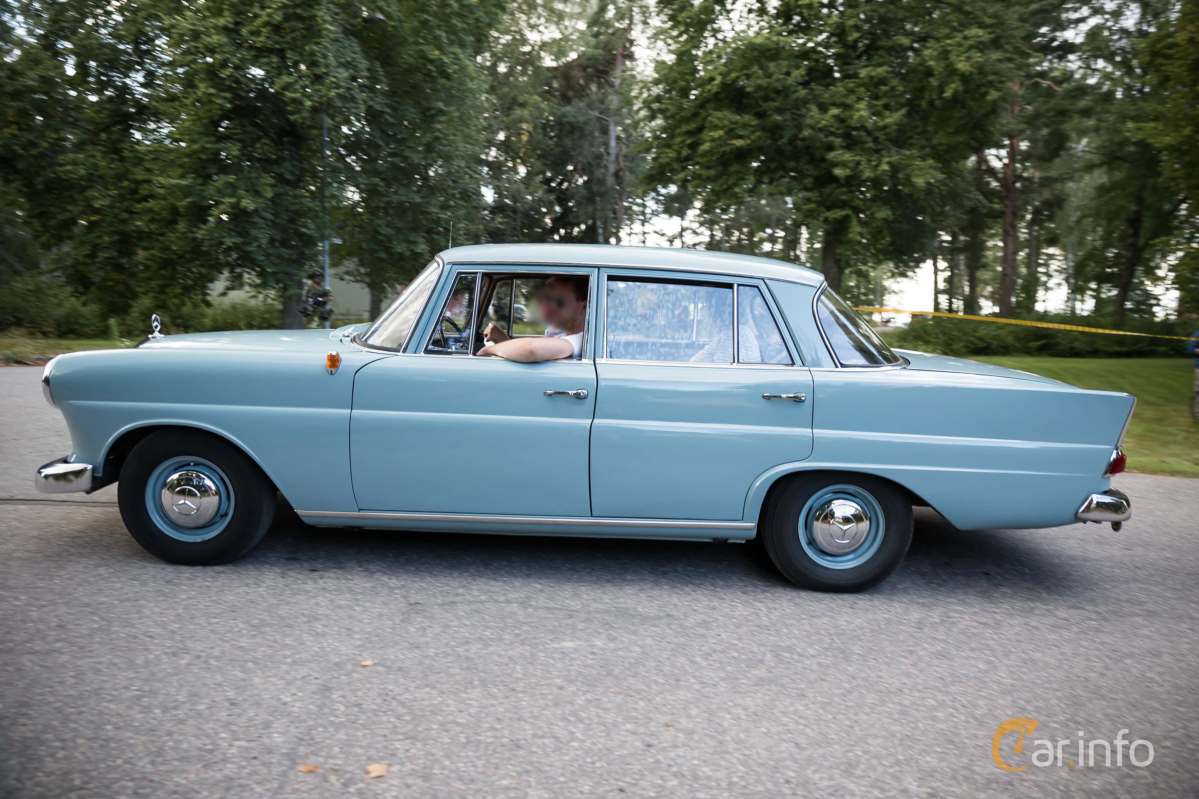 Mercedes-Benz 190 c Lang 1st Generation, Automatic, 4-speed